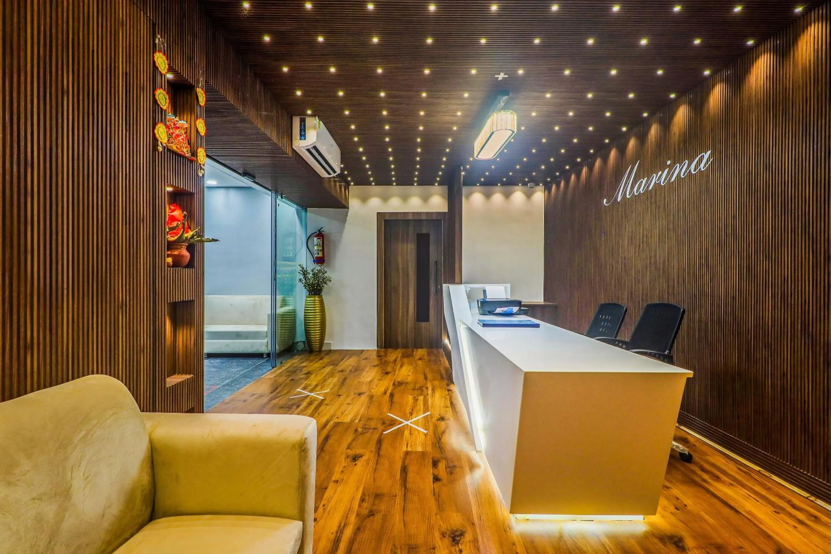 Lobby or reception in Super Townhouse Marina