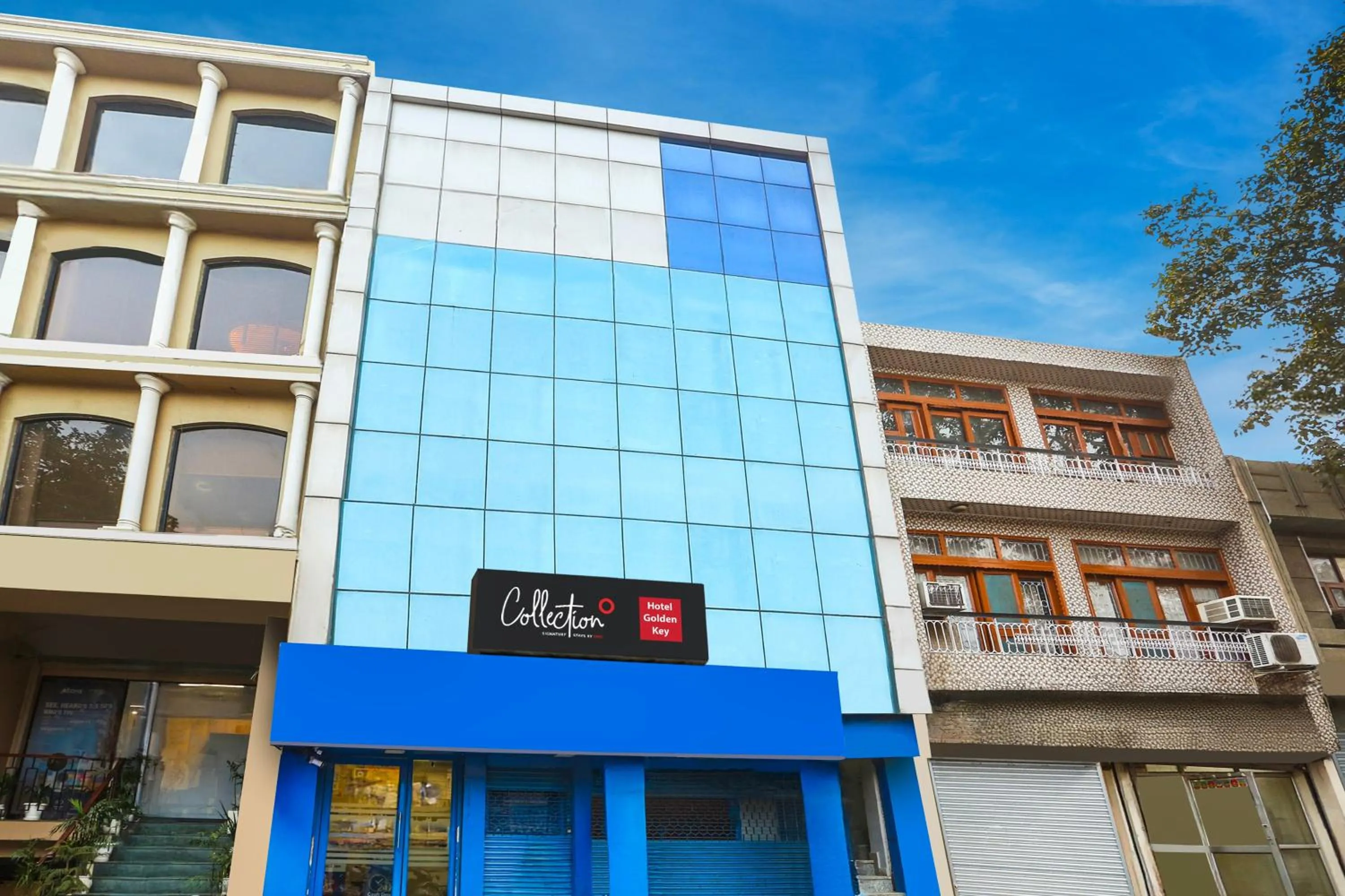 Facade/entrance in Collection O Golden Key Near TDI Mall