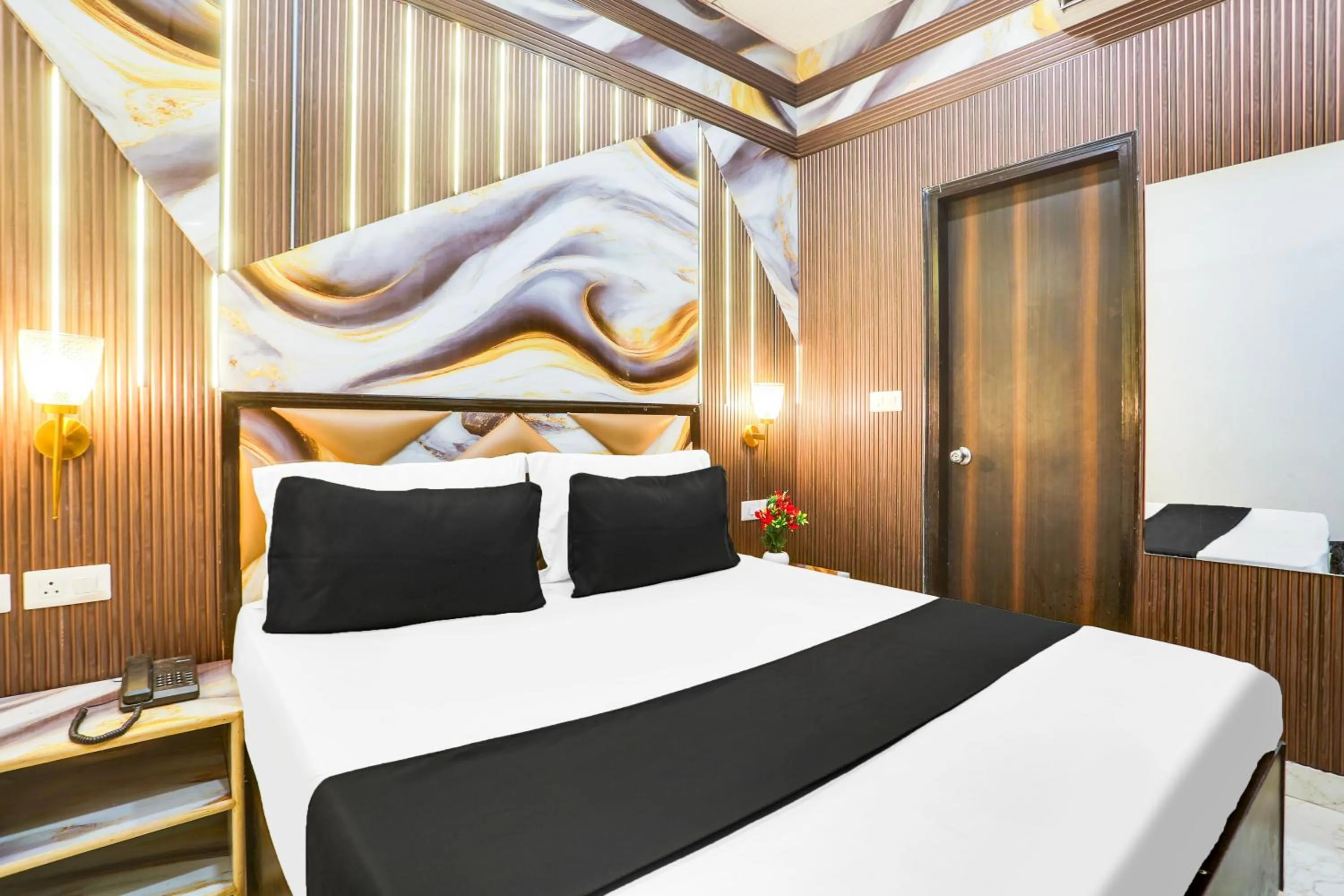 Bedroom in Collection O Golden Key Near TDI Mall