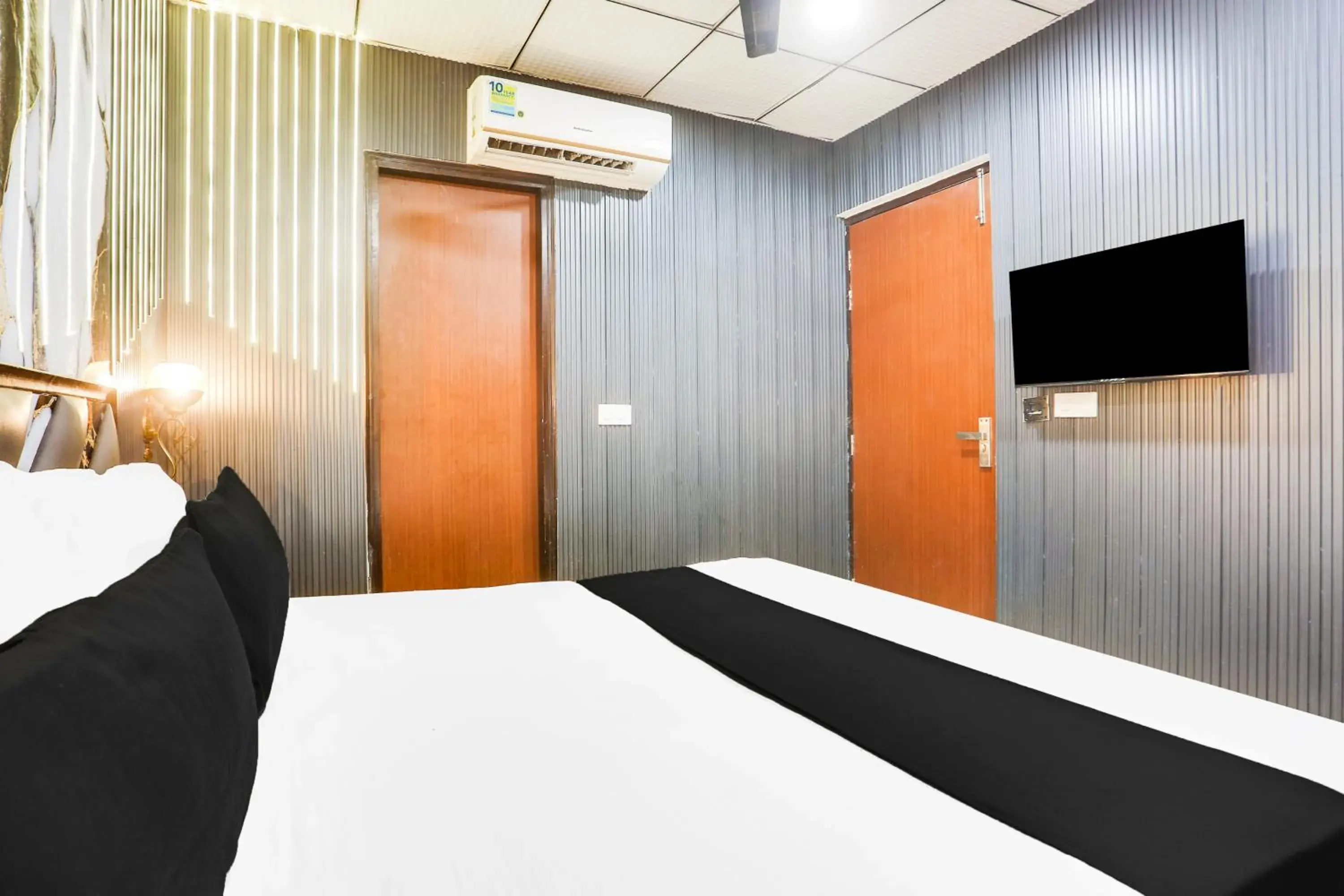 Bedroom, Bed in Collection O Golden Key Near TDI Mall Bedroom, Bed in Collection O Golden Key Near TDI Mall