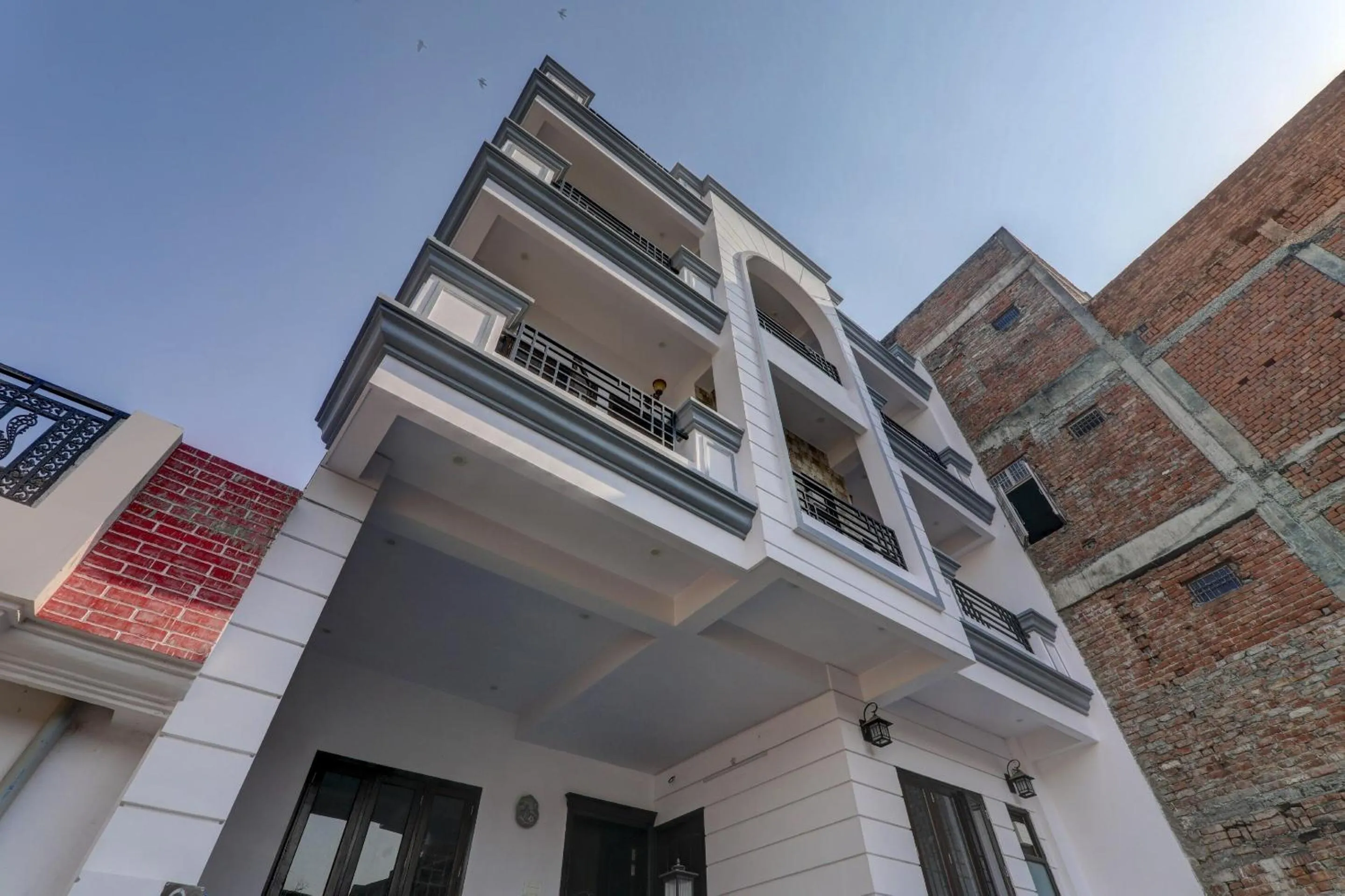 Facade/entrance in Hotel O The Lemongrass