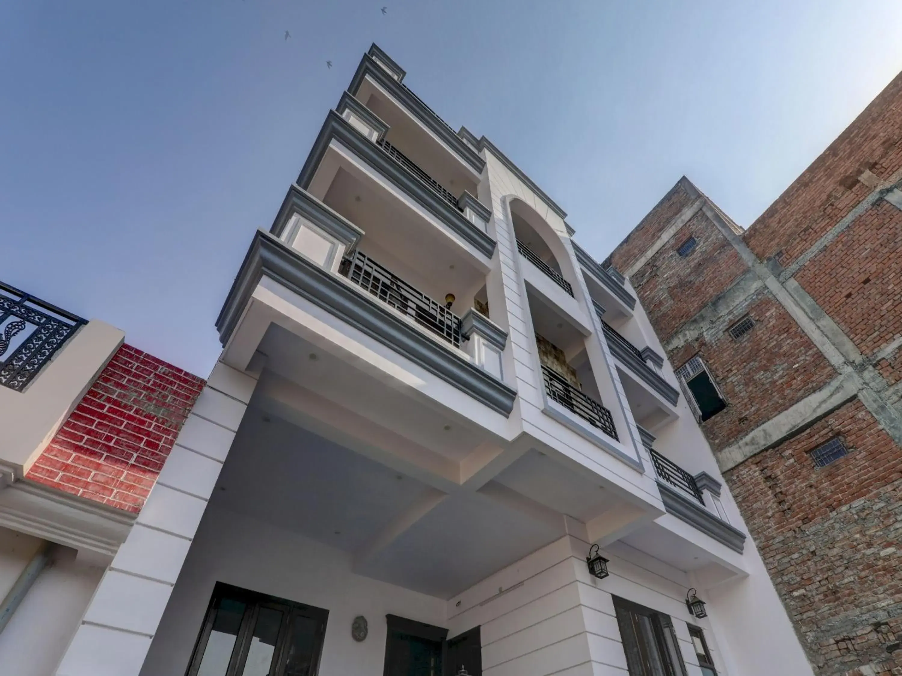 Facade/entrance in Hotel O The Lemongrass Facade/entrance in Hotel O The Lemongrass