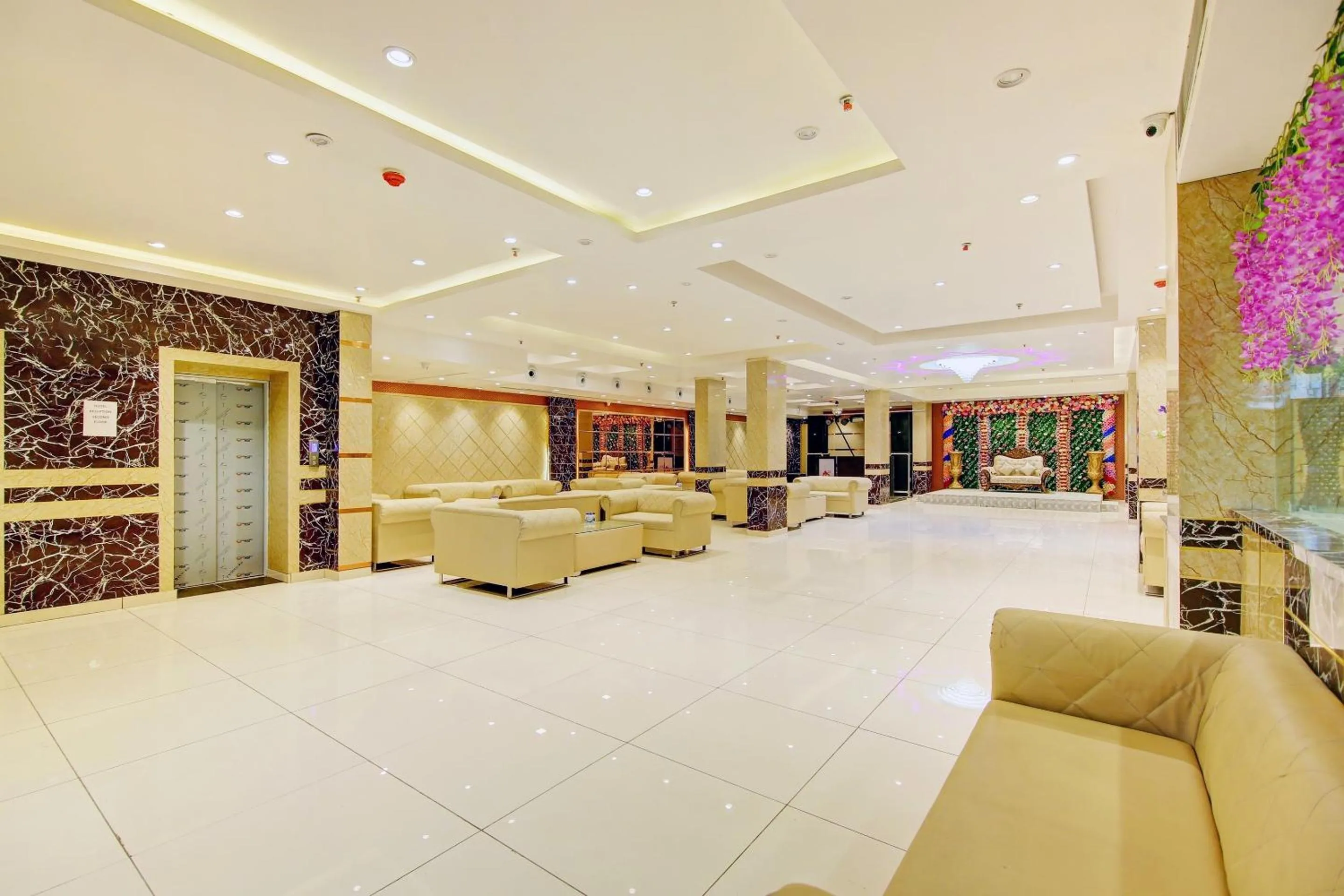 Lobby or reception in Hotel O Kinsfolk Inn