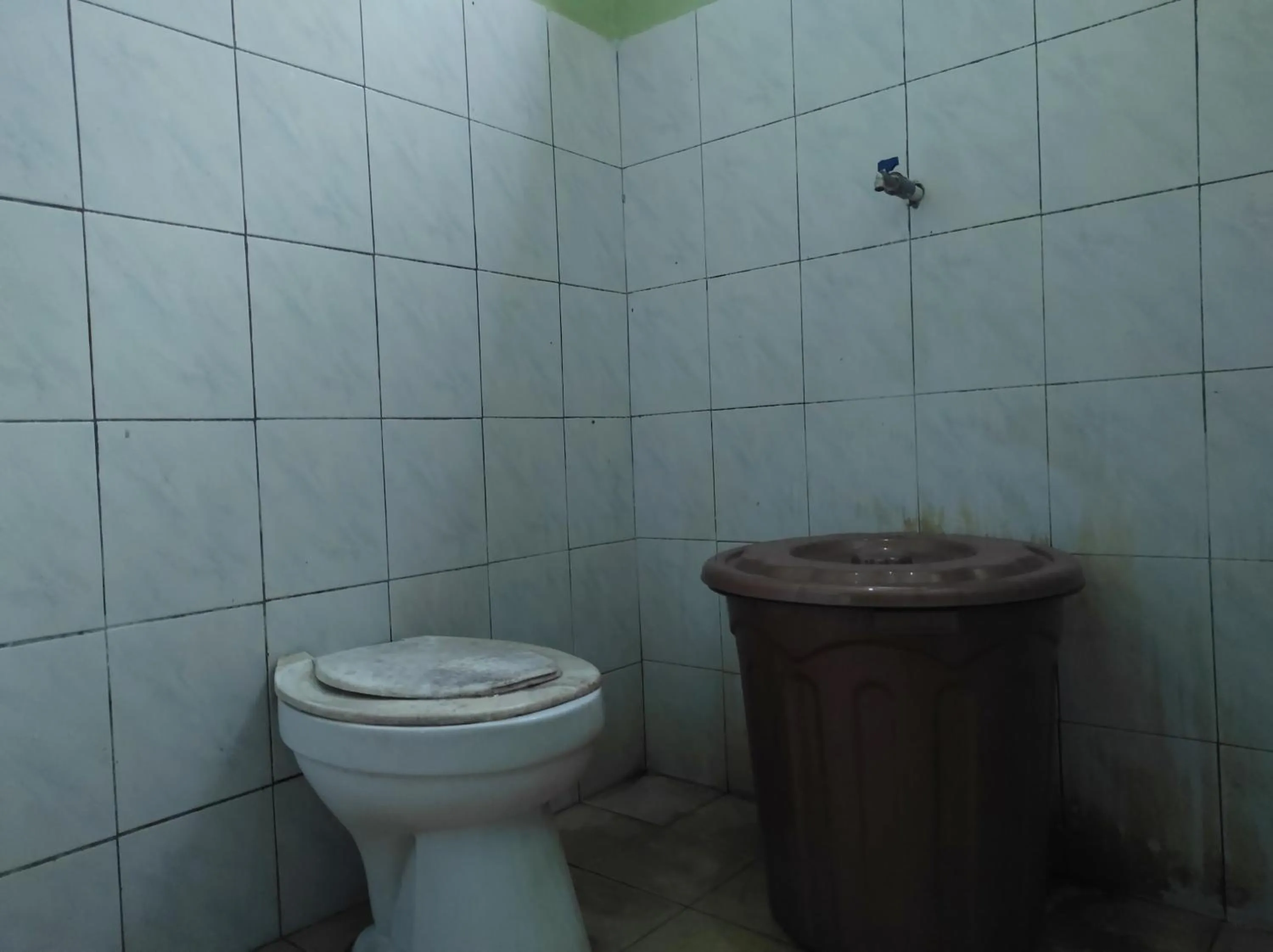 Bathroom in OYO 93411 Syariah Hotel Tomborang