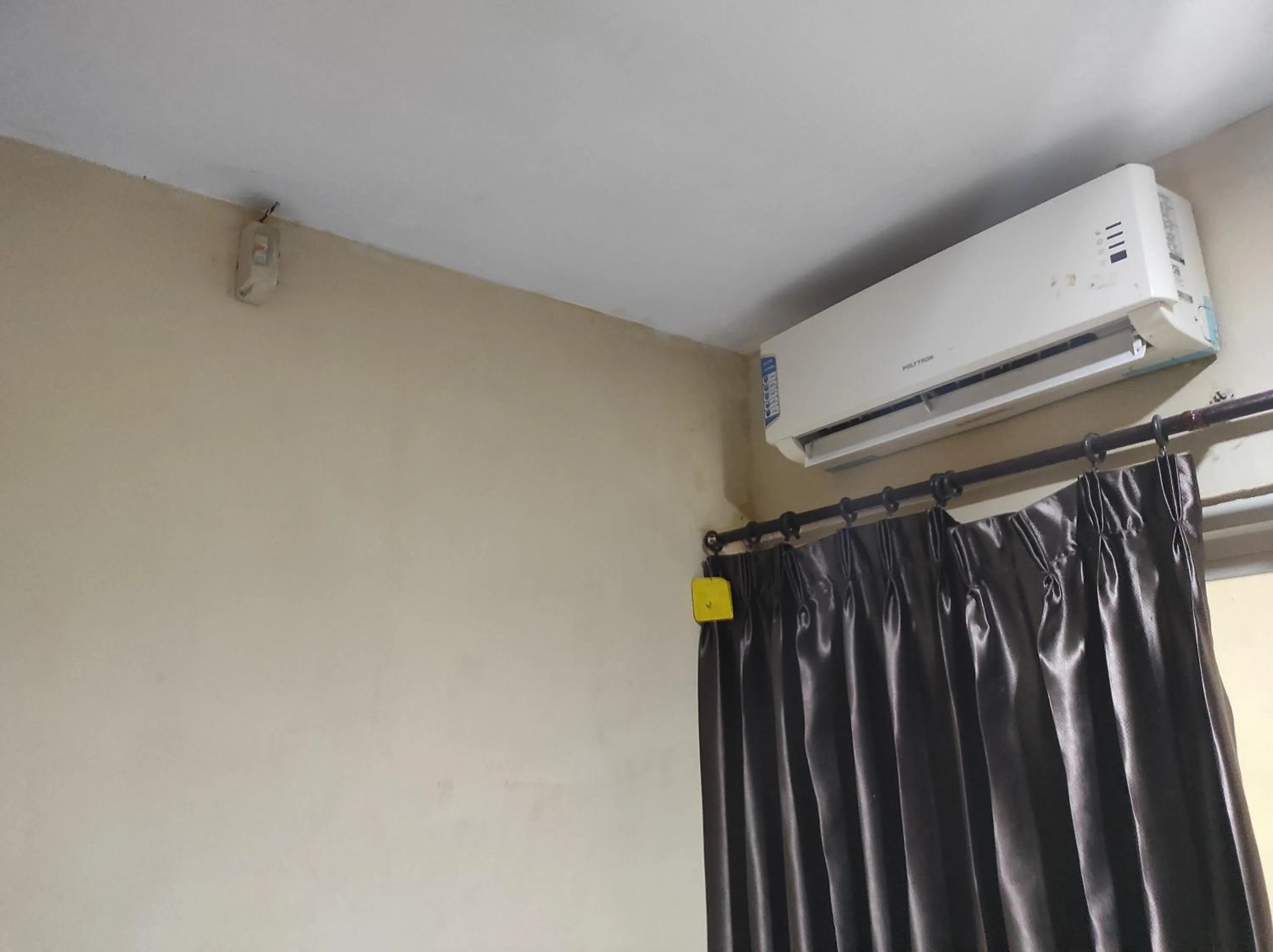 Bedroom in OYO 93411 Syariah Hotel Tomborang