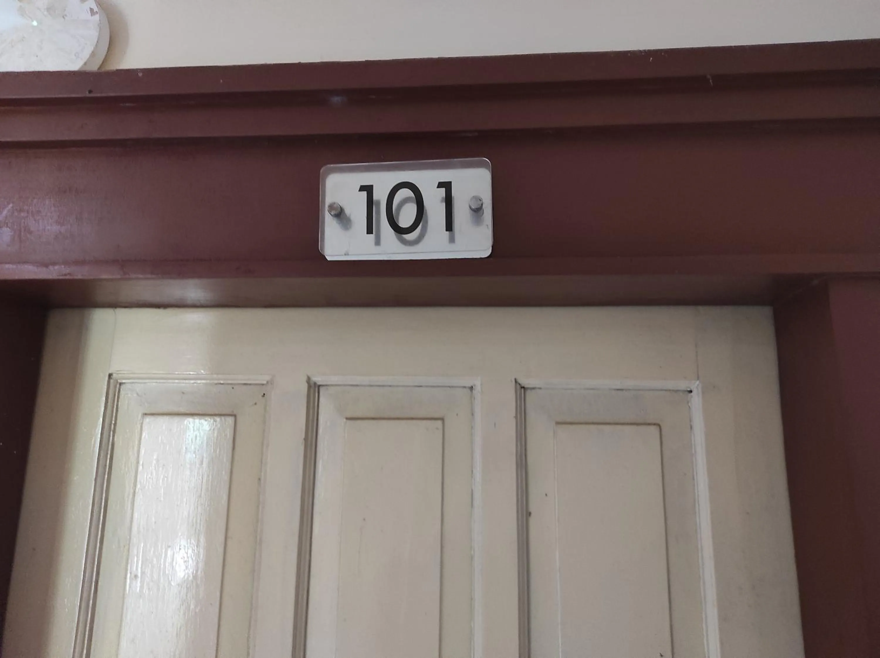 Bedroom in OYO 93411 Syariah Hotel Tomborang