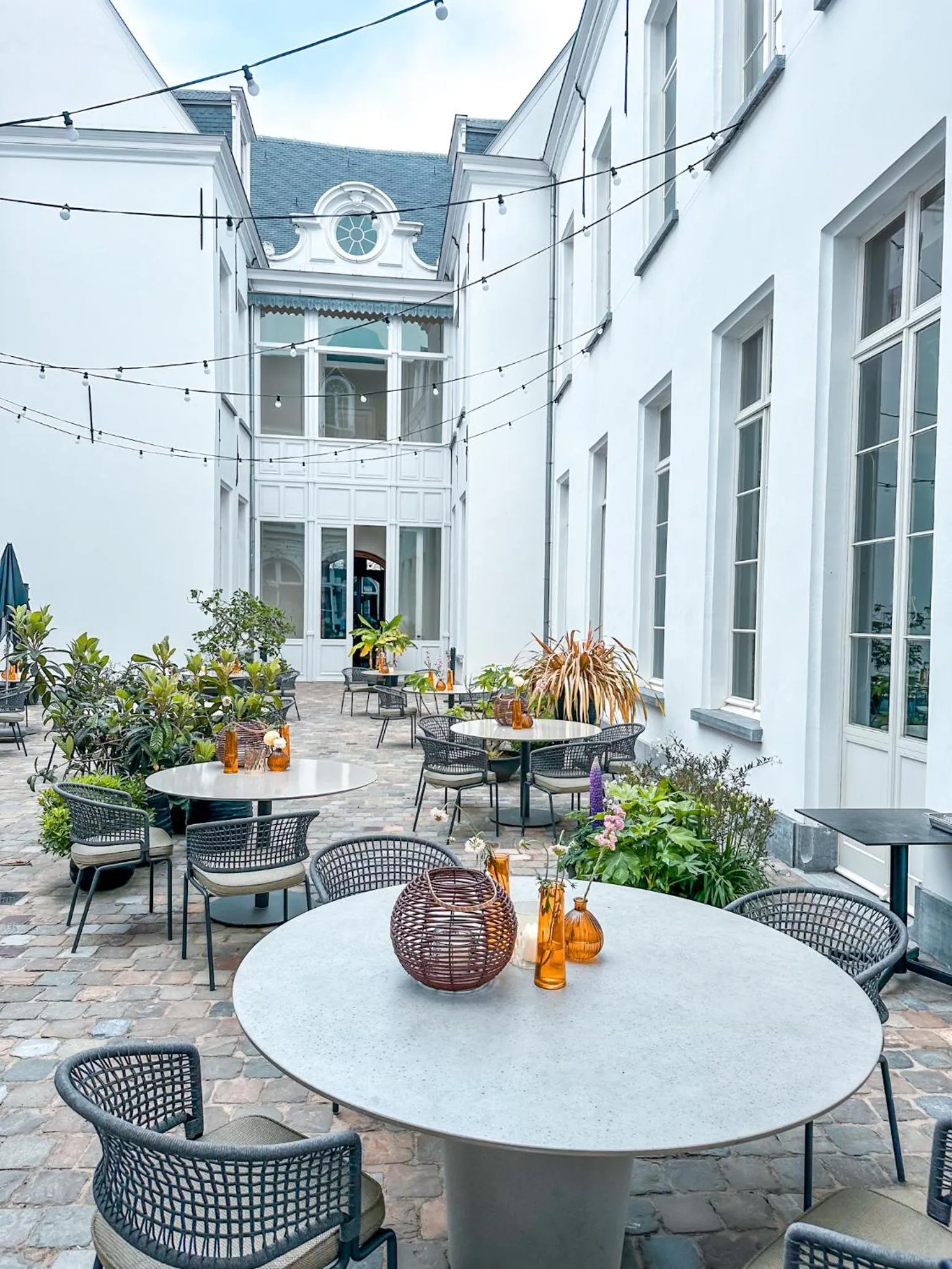 Restaurant/places to eat in Sapphire House Antwerp, Autograph Collection