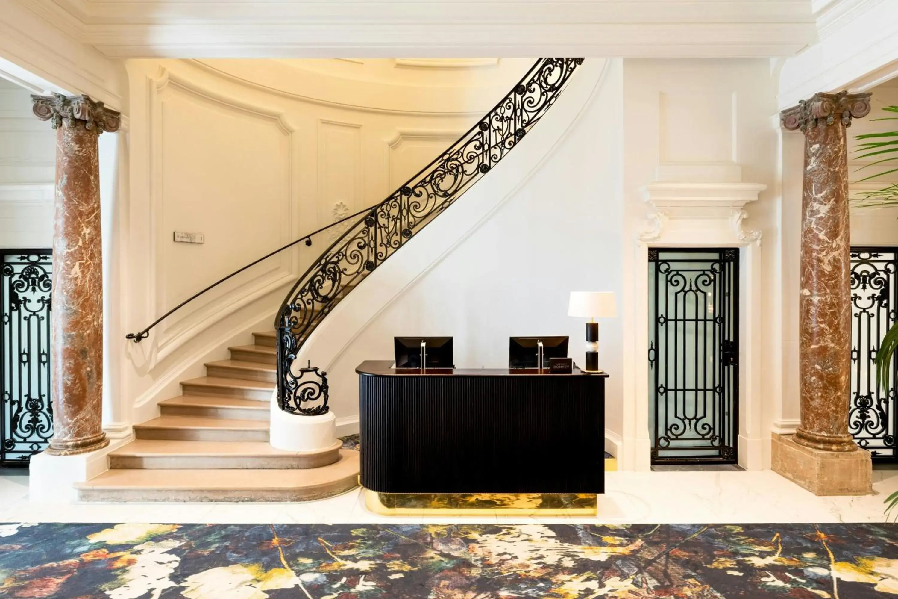 Lobby or reception in Sapphire House Antwerp, Autograph Collection by Marriott Lobby or reception in Sapphire House Antwerp, Autograph Collection by Marriott
