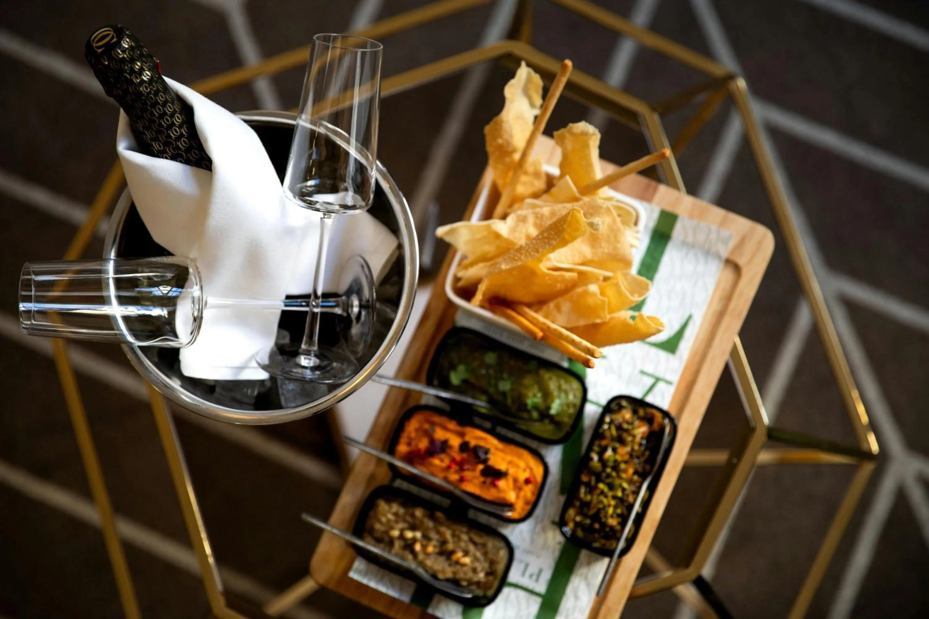 Restaurant/places to eat in Sapphire House Antwerp, Autograph Collection