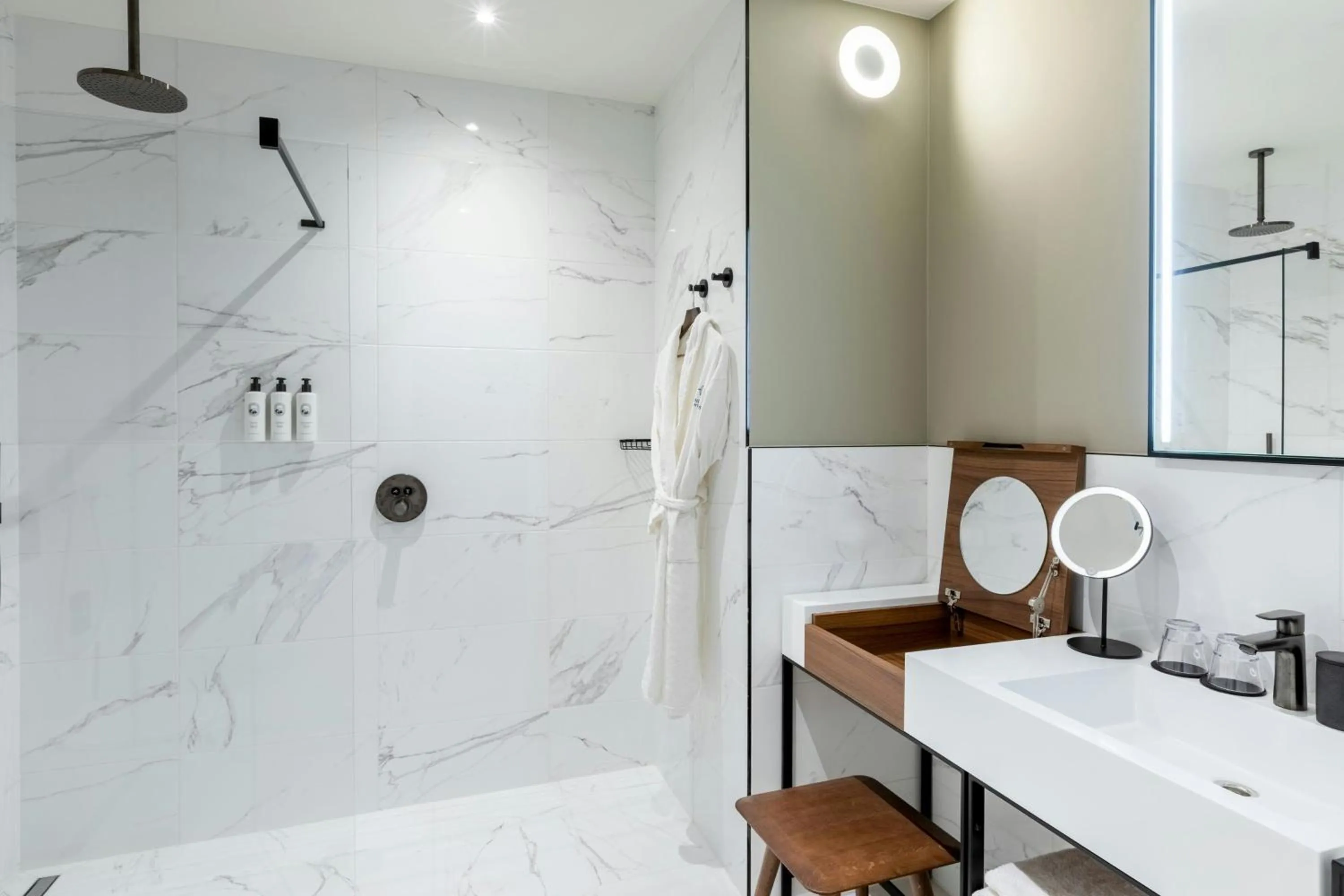 Bathroom in Sapphire House Antwerp, Autograph Collection