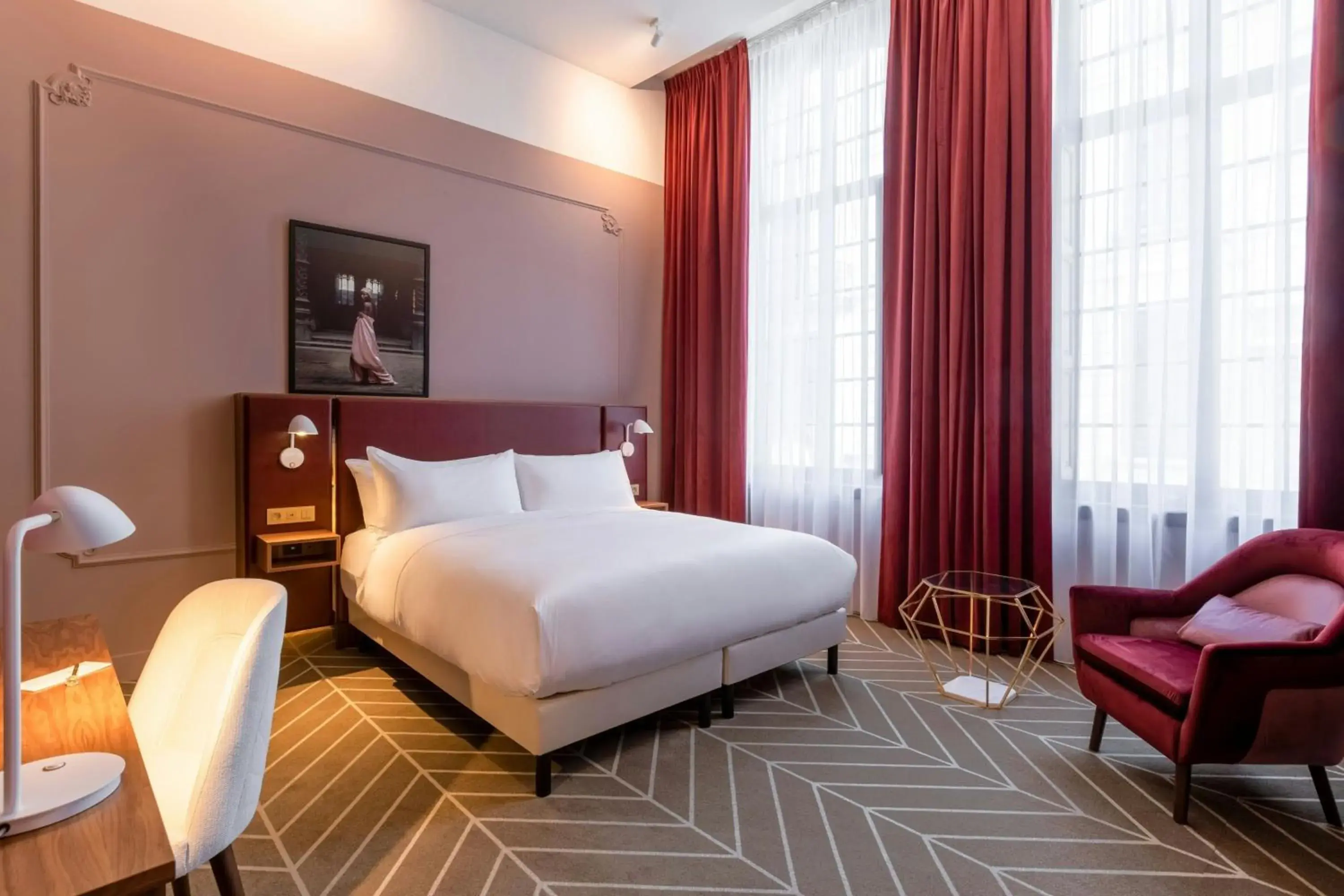 Photo of the whole room, Bed in Sapphire House Antwerp, Autograph Collection by Marriott Photo of the whole room, Bed in Sapphire House Antwerp, Autograph Collection by Marriott