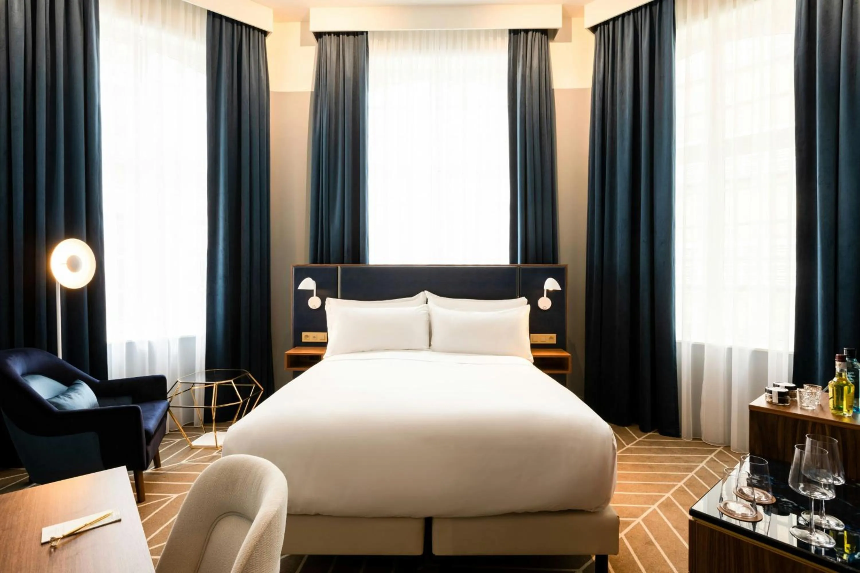 Photo of the whole room, Bed in Sapphire House Antwerp, Autograph Collection