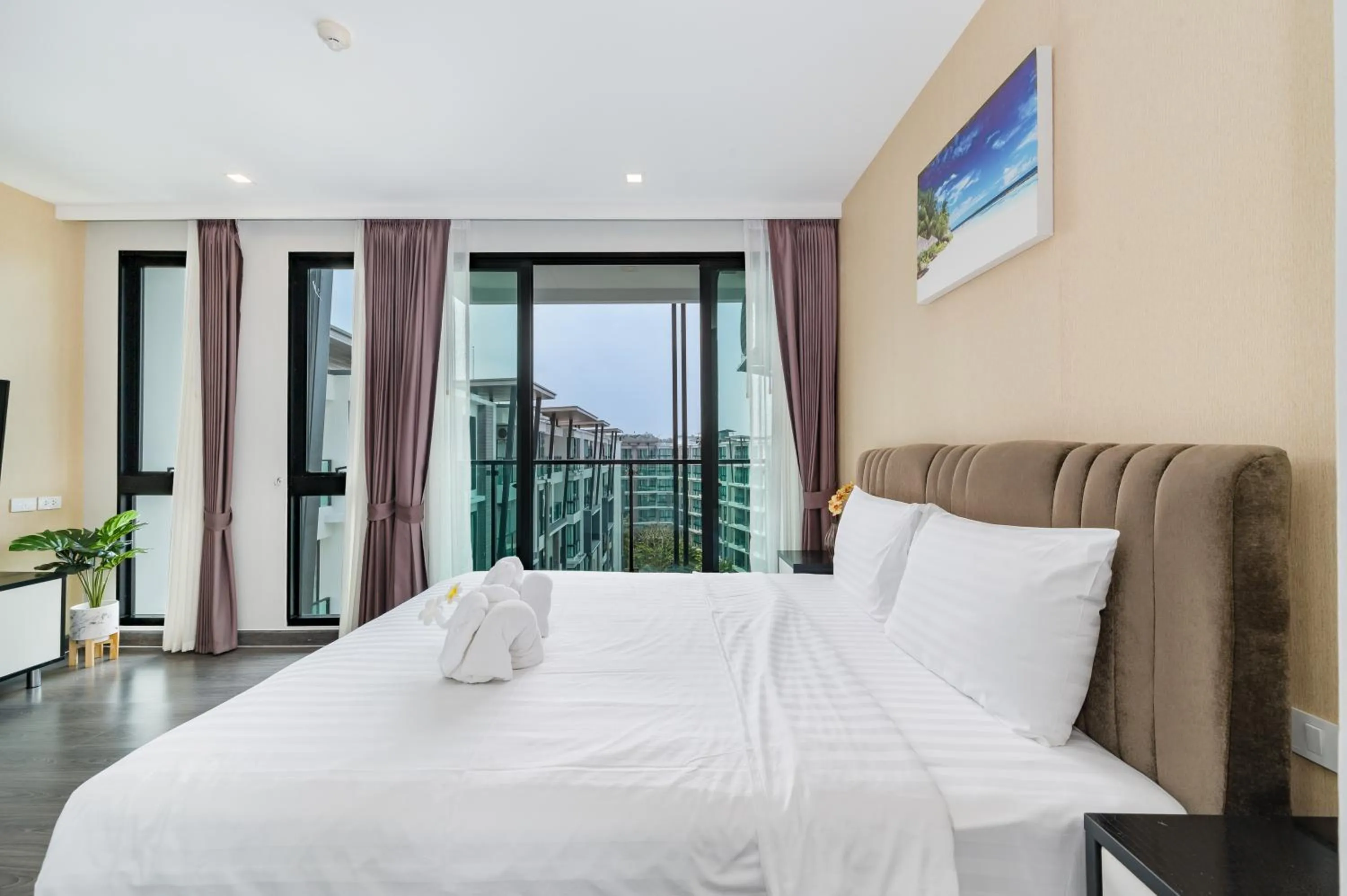 Bed in Wyndham Phuket Airport