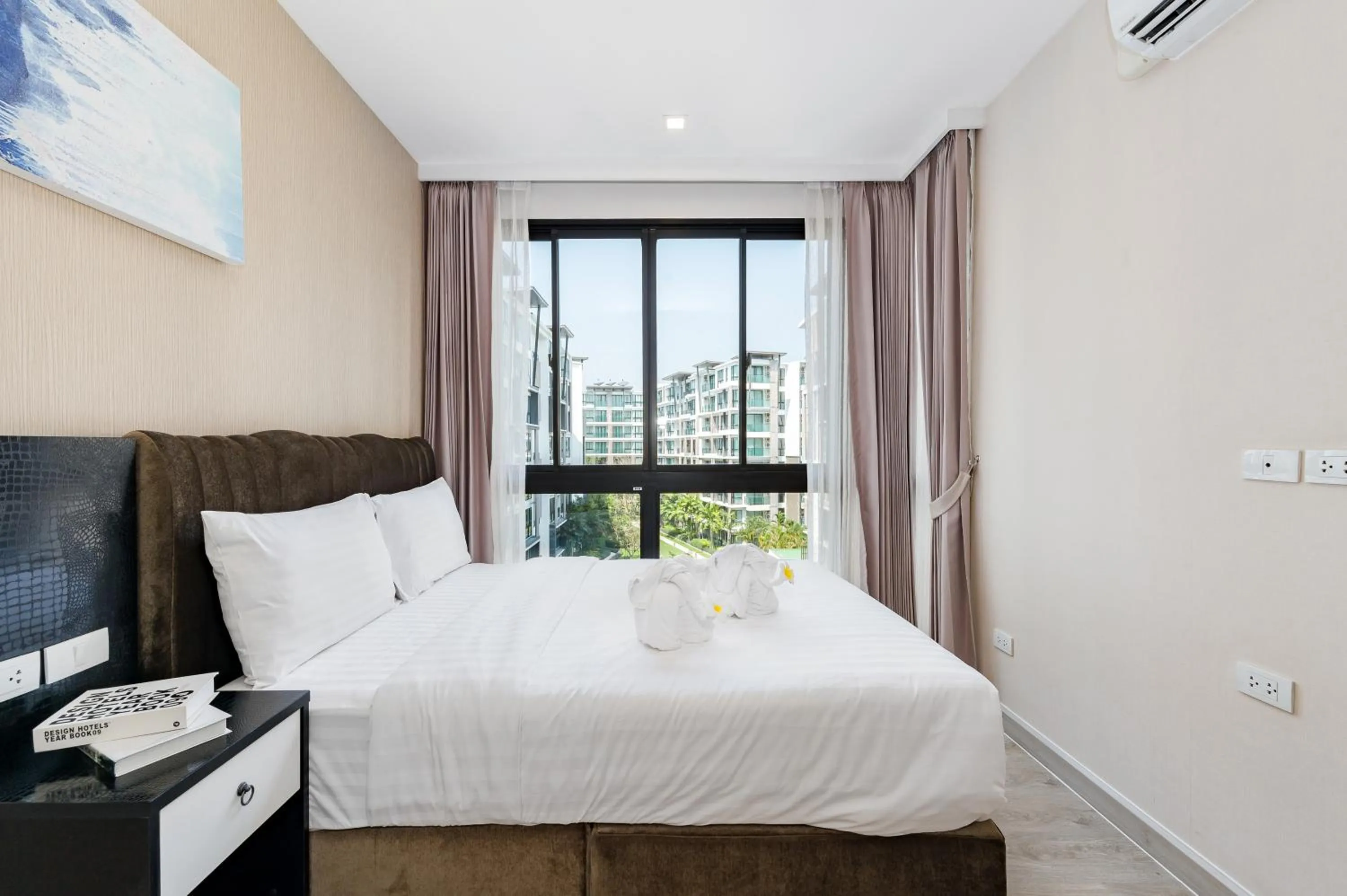 Bed in Wyndham Phuket Airport