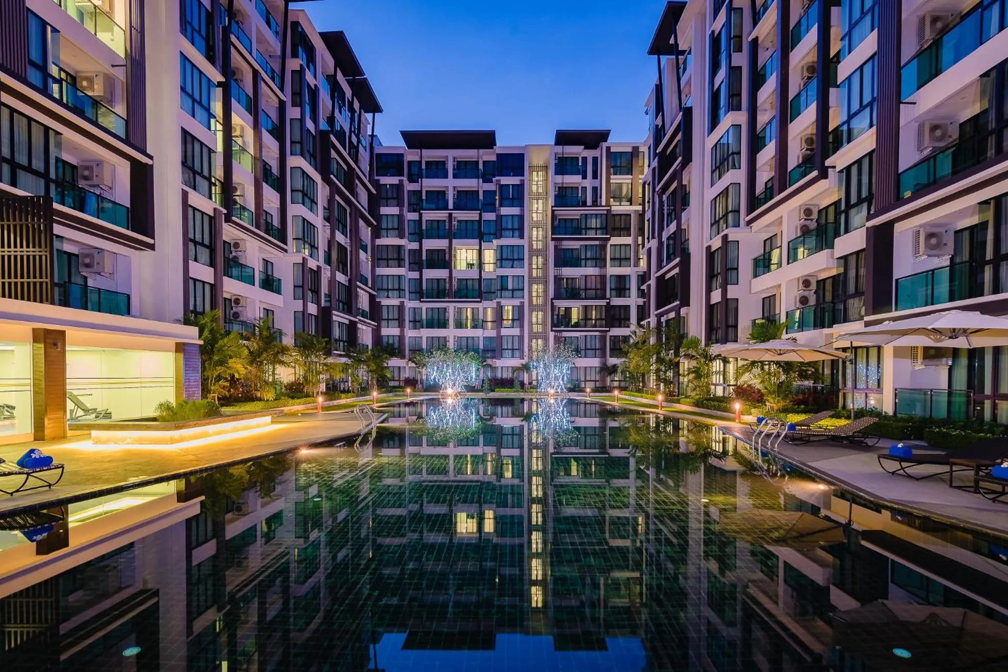 Swimming pool in Wyndham Phuket Airport