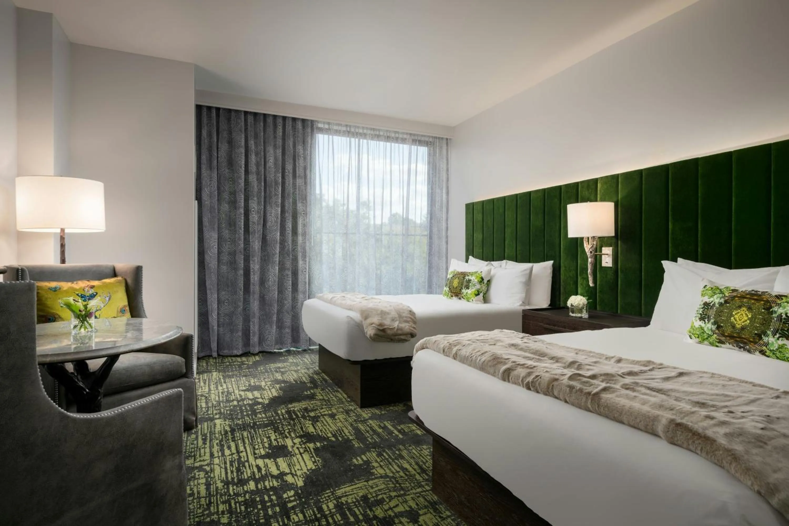 Photo of the whole room, Bed in Grand Bohemian Lodge Greenville, Autograph Collection