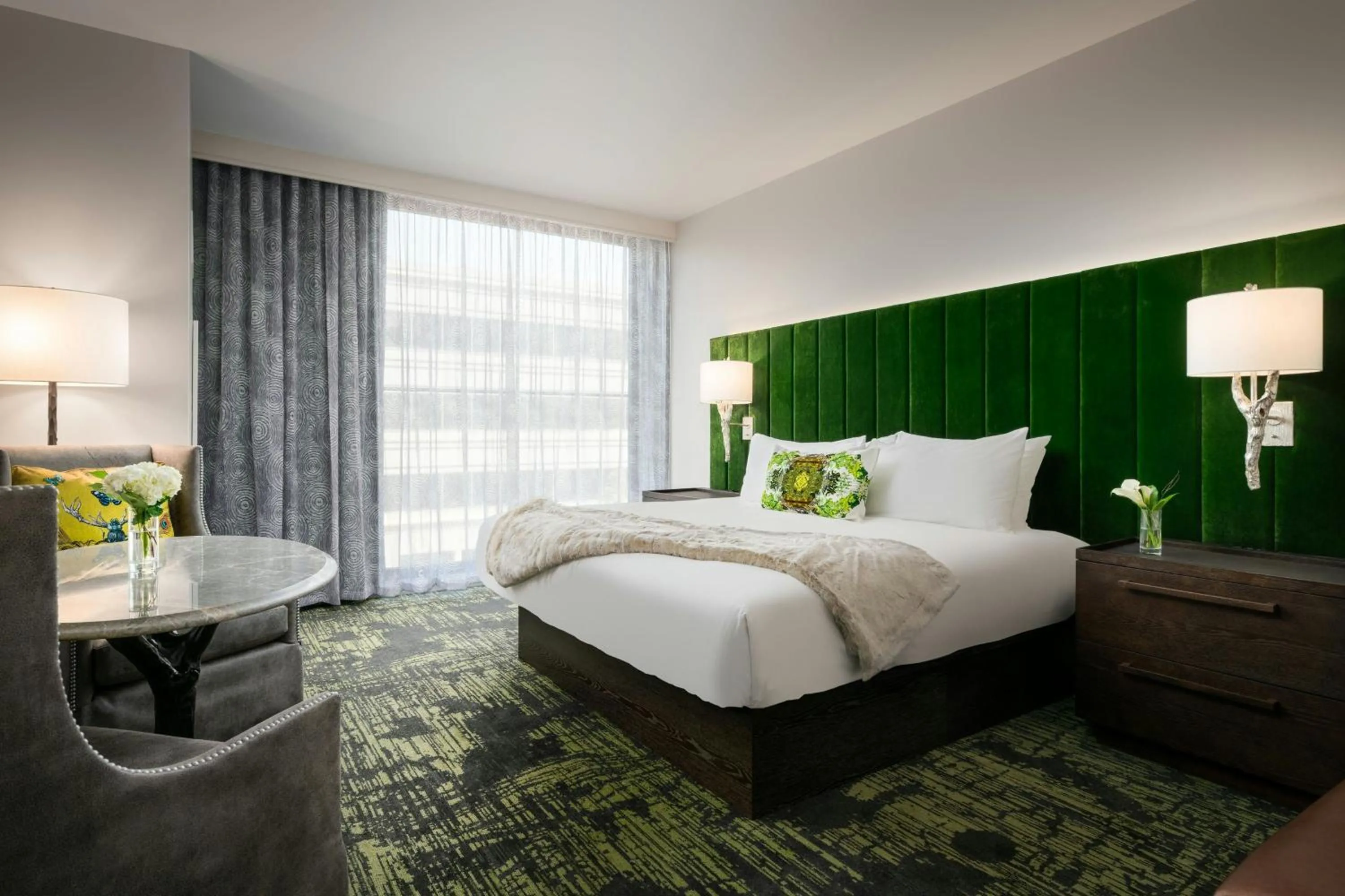 Photo of the whole room, Bed in Grand Bohemian Lodge Greenville, Autograph Collection