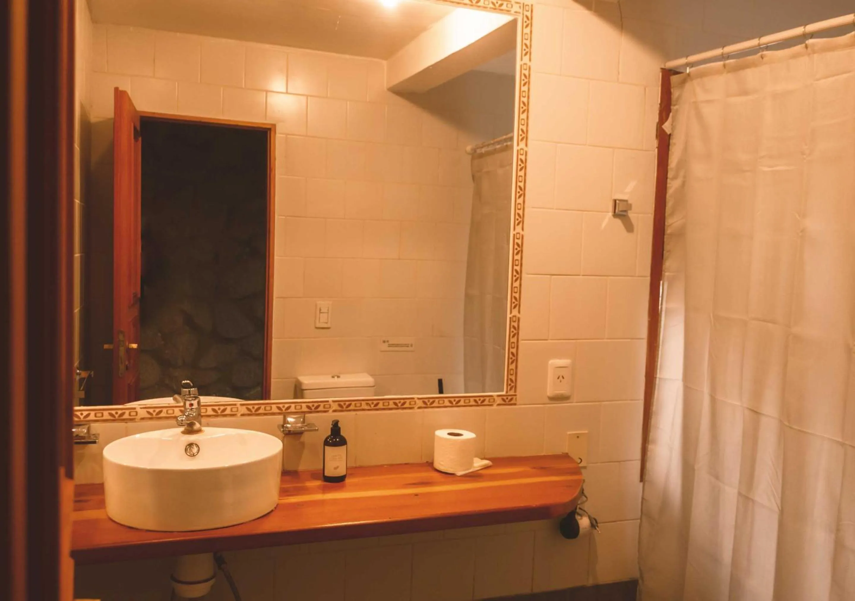 Bathroom in Ruma Andina by DOT Cabana