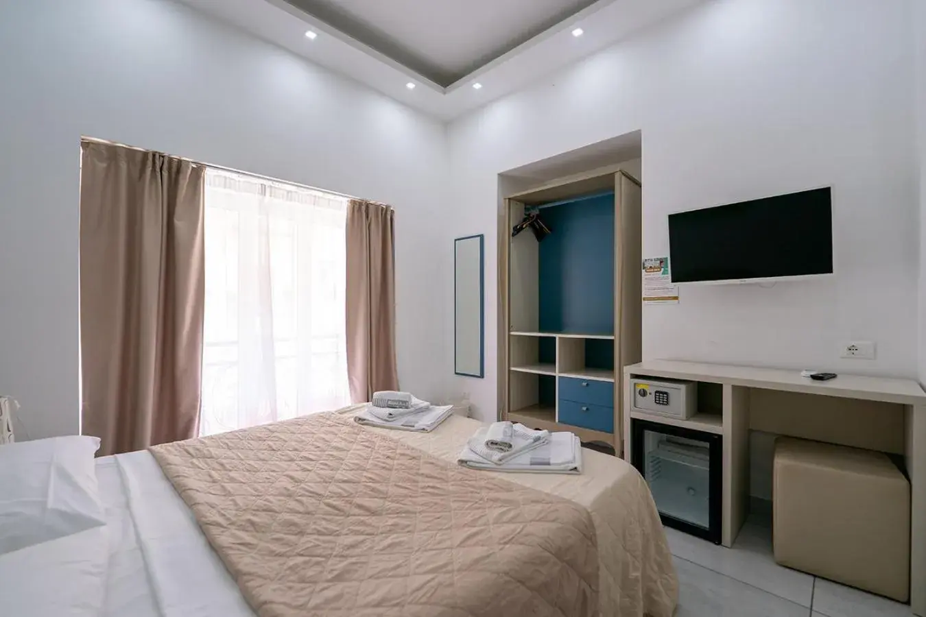 Bed in Royal H Umberto I, Napoli Centro, by ClaPa Group Bed in Royal H Umberto I, Napoli Centro, by ClaPa Group