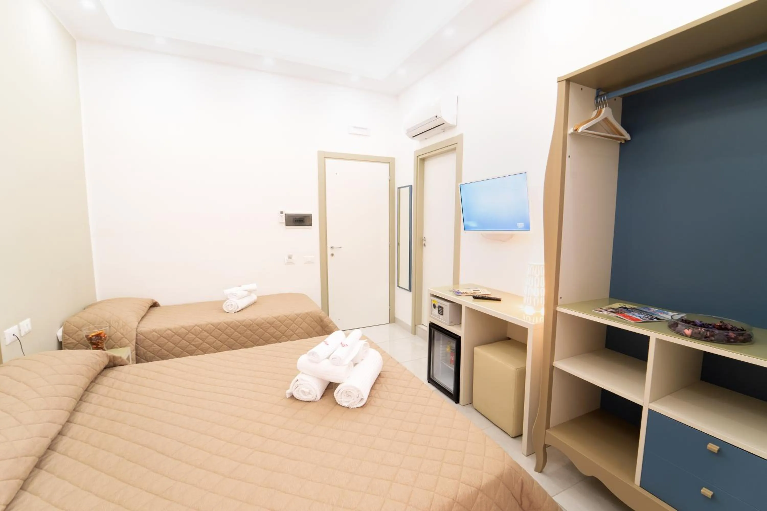 Bed in Royal H Umberto I, Napoli Centro, by ClaPa Group