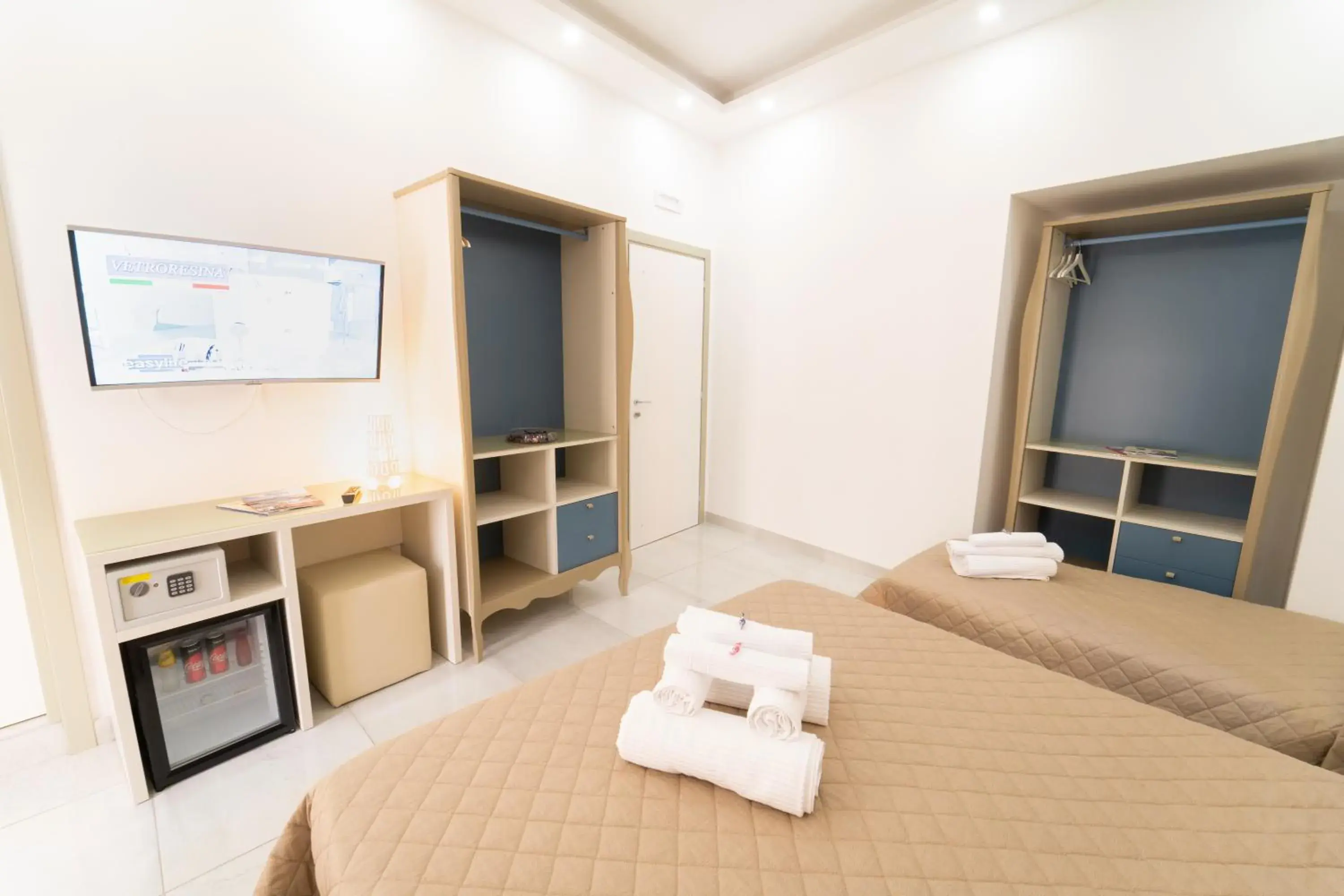 TV and multimedia, Bed in Royal H Umberto I, Napoli Centro, by ClaPa Group TV and multimedia, Bed in Royal H Umberto I, Napoli Centro, by ClaPa Group