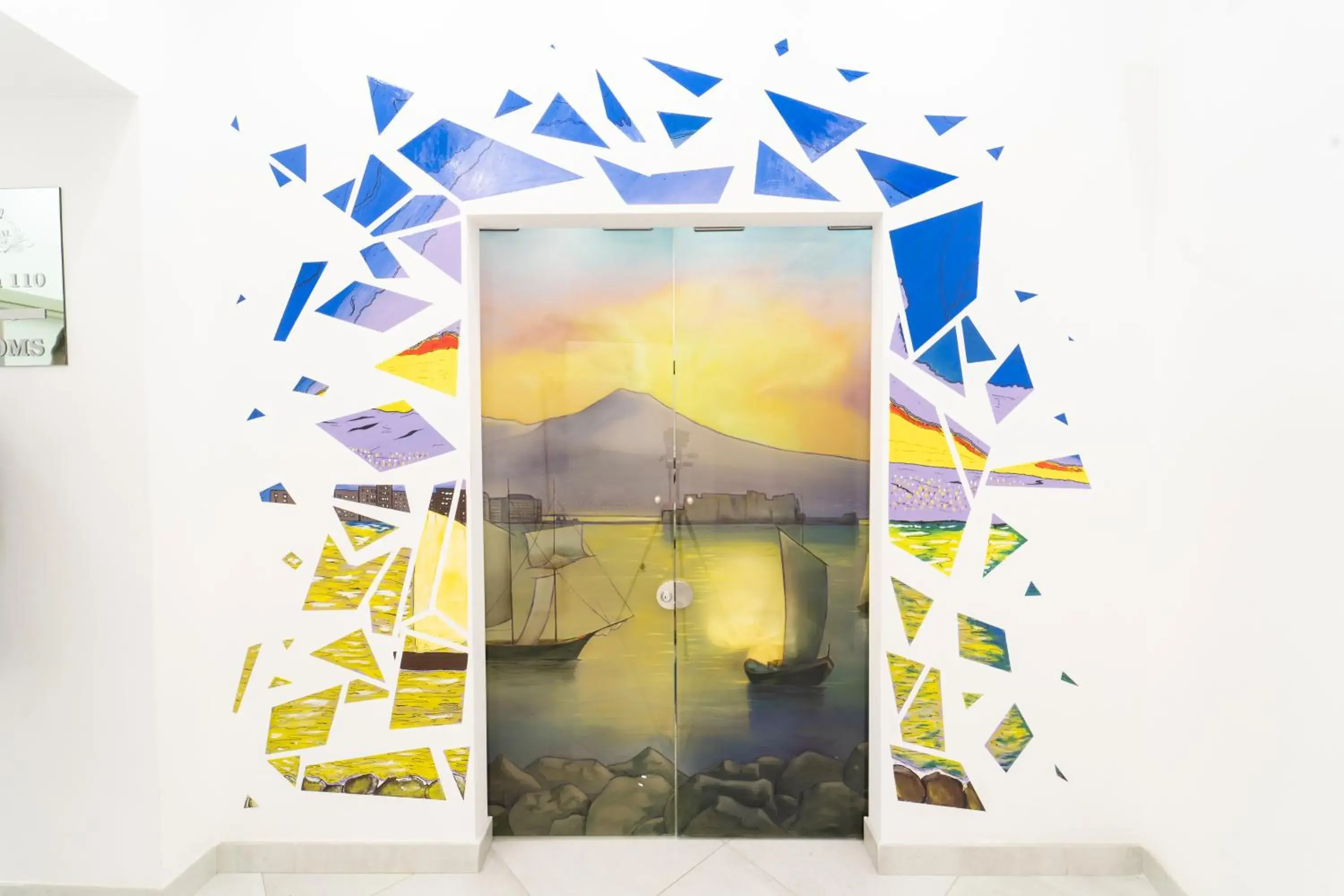 Facade/entrance in Royal H Umberto I, Napoli Centro, by ClaPa Group Facade/entrance in Royal H Umberto I, Napoli Centro, by ClaPa Group