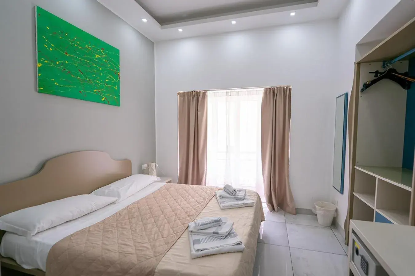 Bed in Royal H Umberto I, Napoli Centro, by ClaPa Group Bed in Royal H Umberto I, Napoli Centro, by ClaPa Group