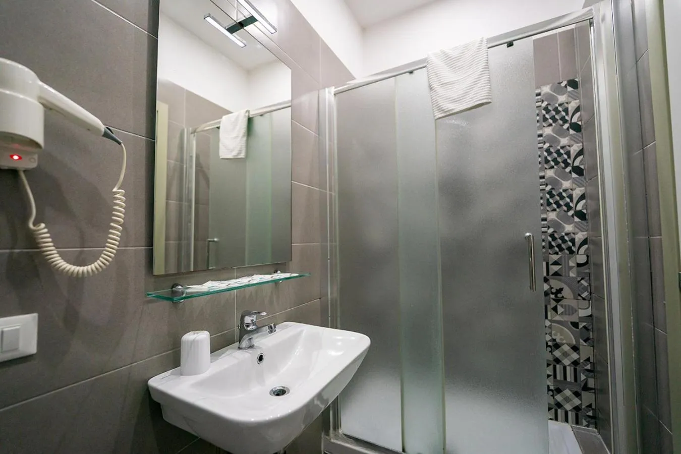 Shower in Royal H Umberto I, Napoli Centro, by ClaPa Group