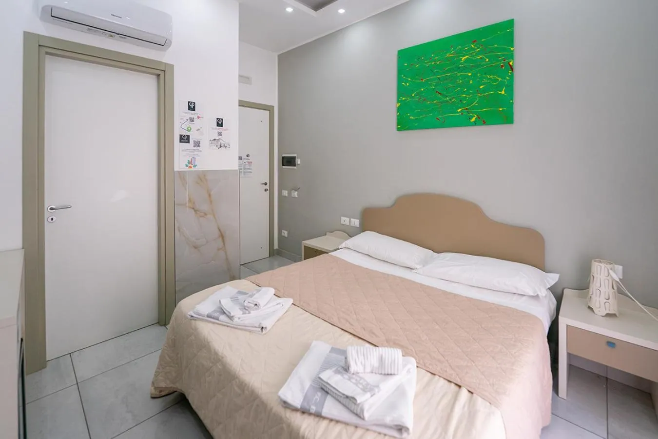 Bed in Royal H Umberto I, Napoli Centro, by ClaPa Group