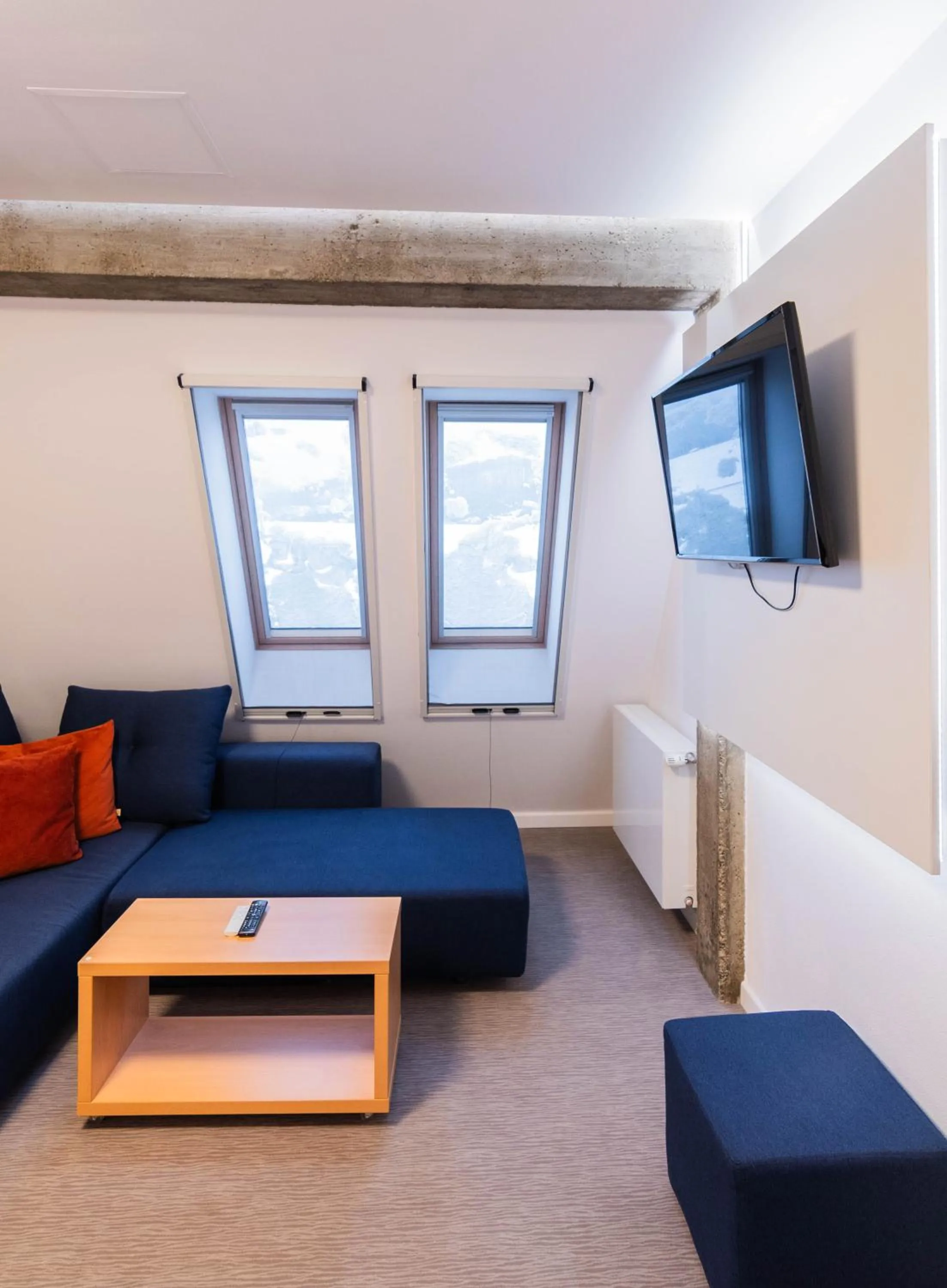 Communal lounge/ TV room in Hotel Urban