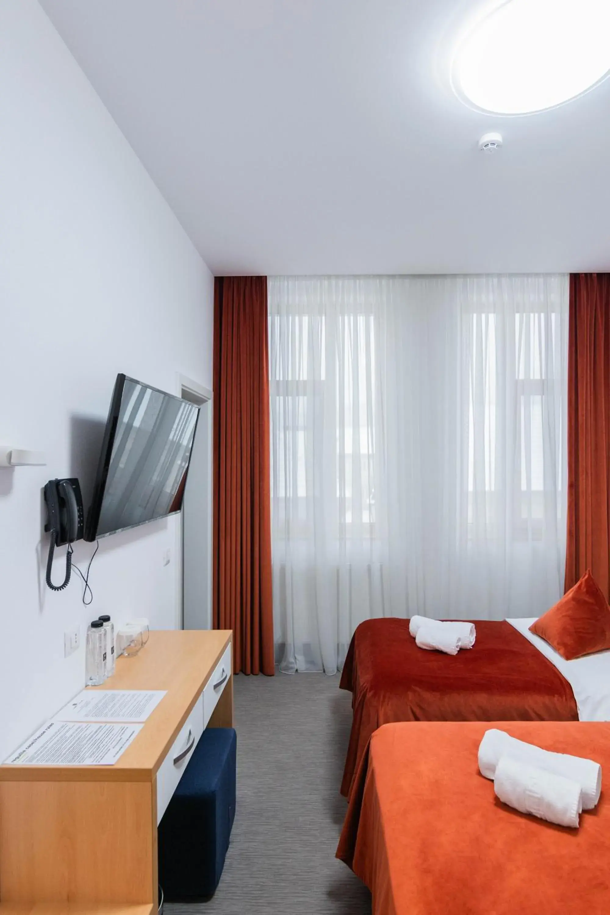 Communal lounge/ TV room, Bed in Hotel Urban Communal lounge/ TV room, Bed in Hotel Urban