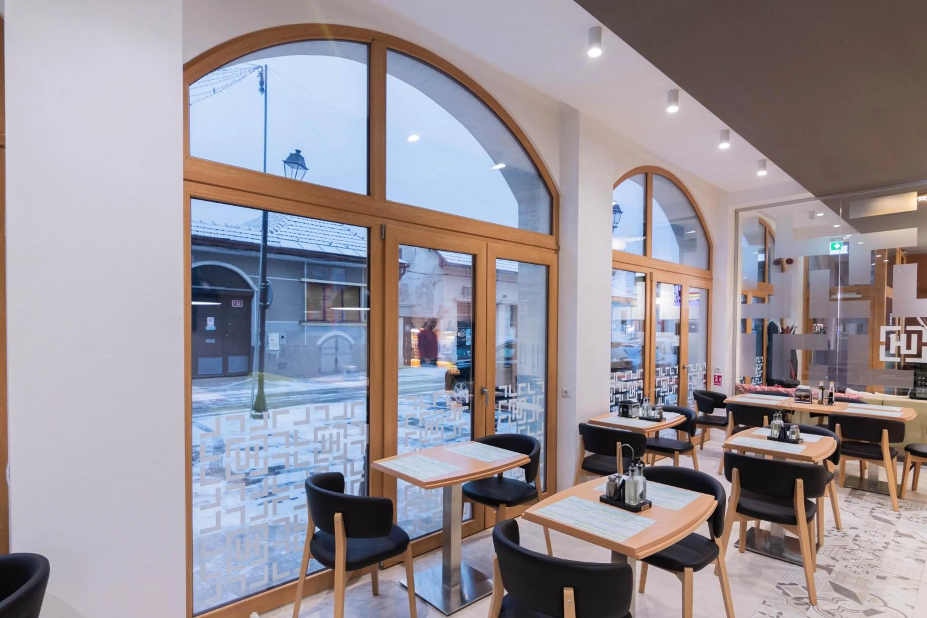 Restaurant/places to eat in Hotel Urban