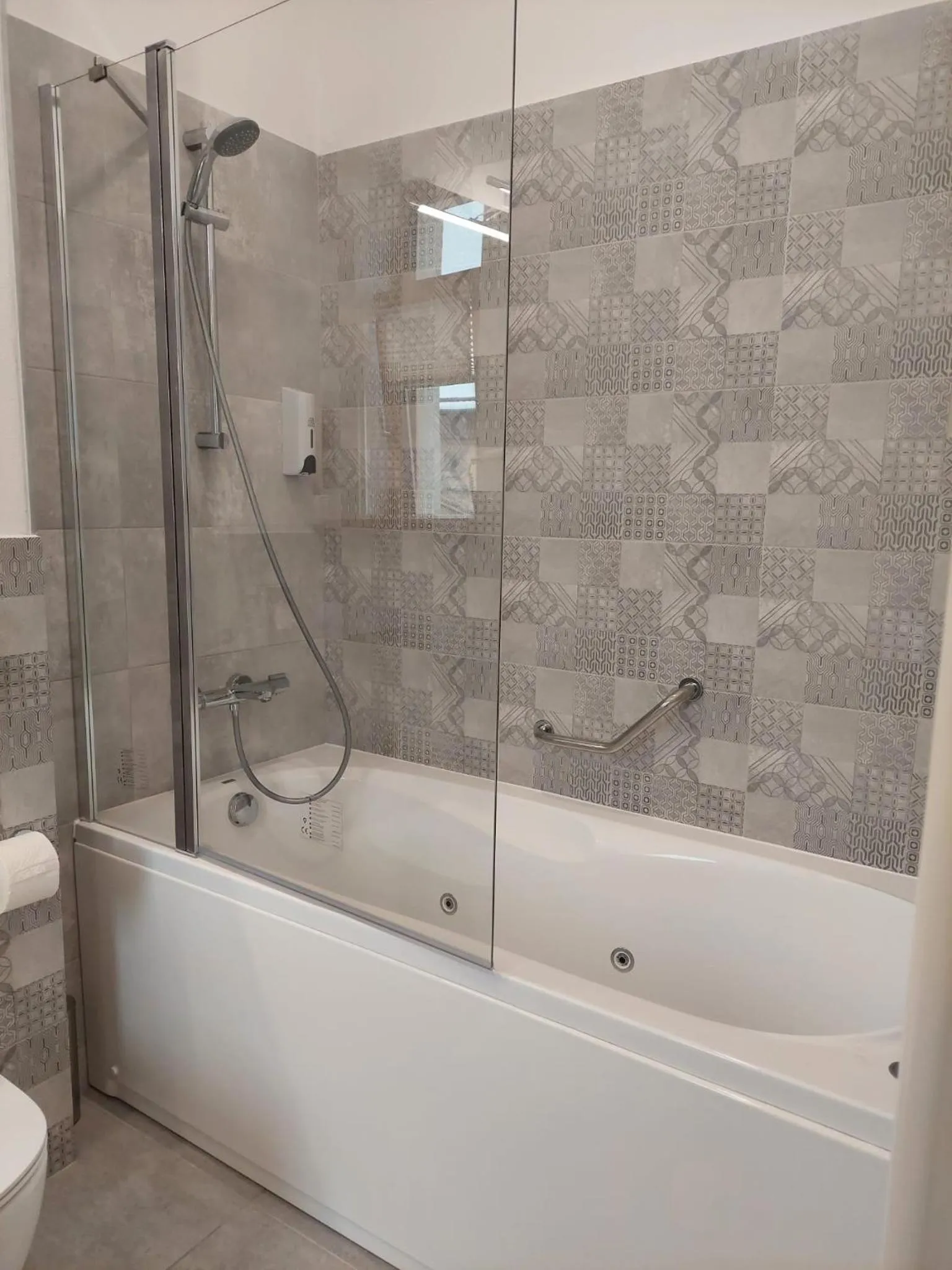 Shower in Hotel Urban