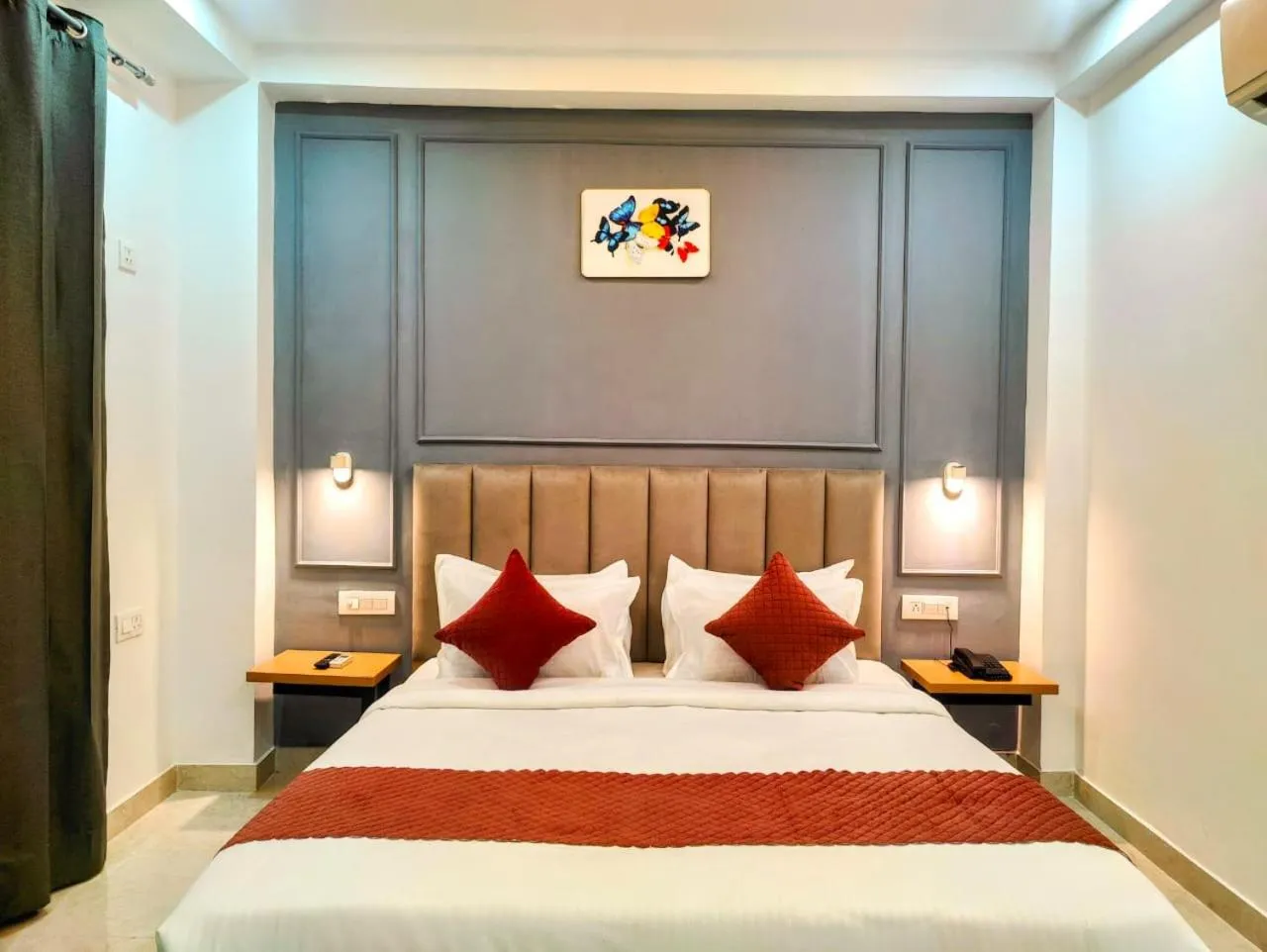 Bed in Hotel Mavens White Artemis Hospital Road Sector 52 Gurgaon