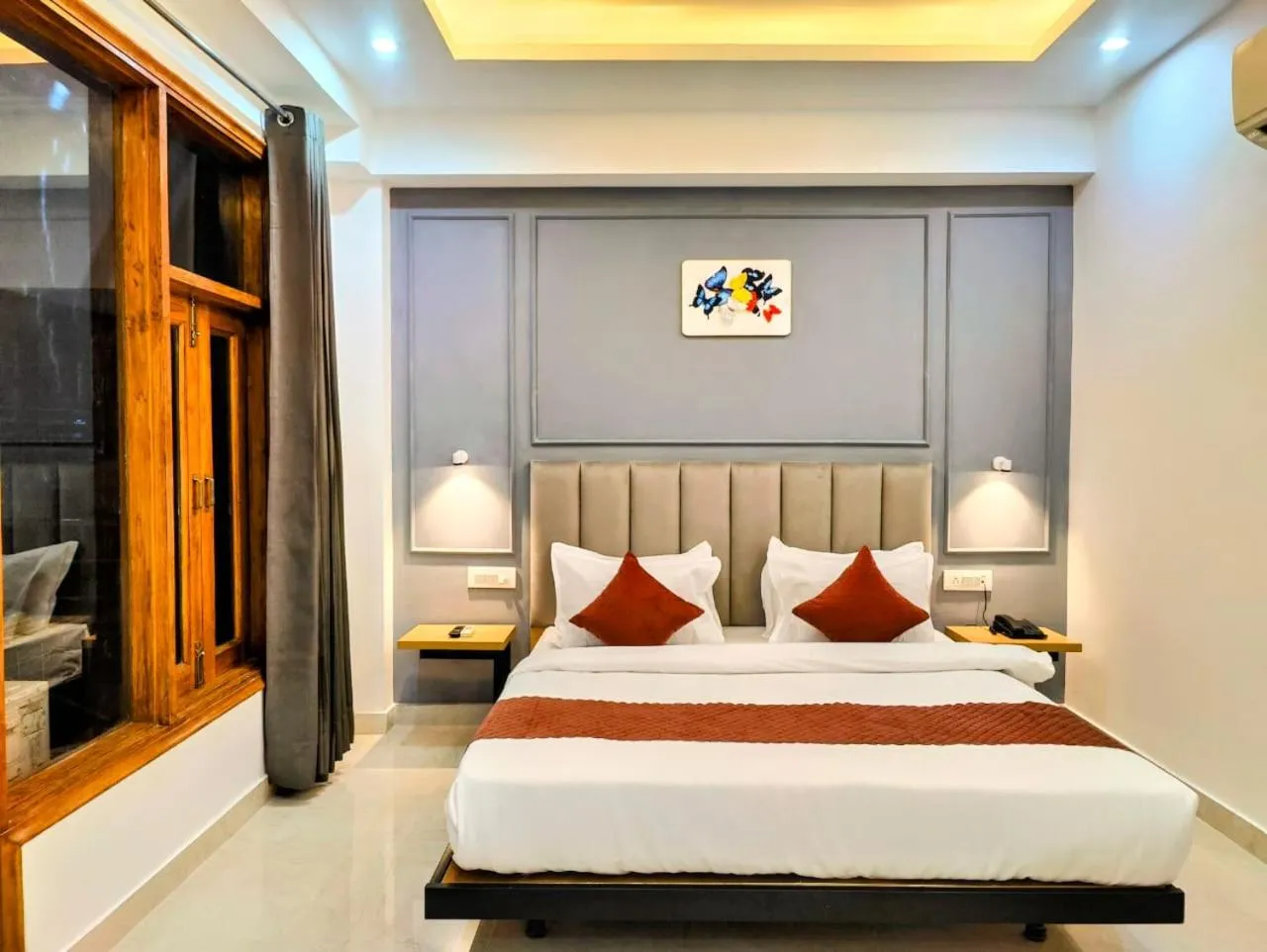 Bed in Hotel Mavens White Artemis Hospital Road Sector 52 Gurgaon