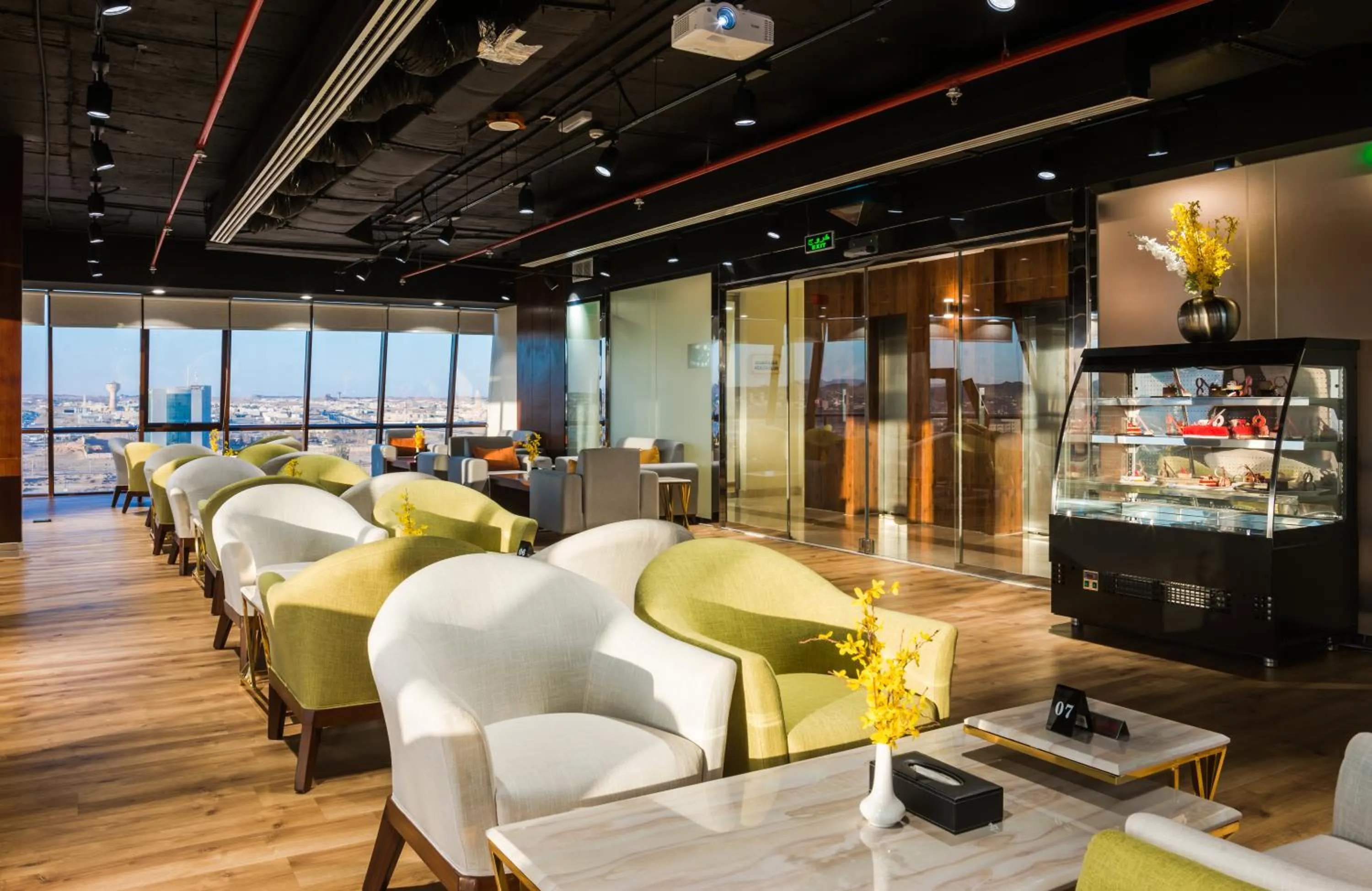 Restaurant/places to eat in Tulip Plaza Hotel