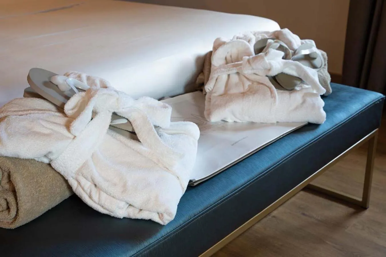 Shower, Bed in Le Cappuccinelle Suites&SPA