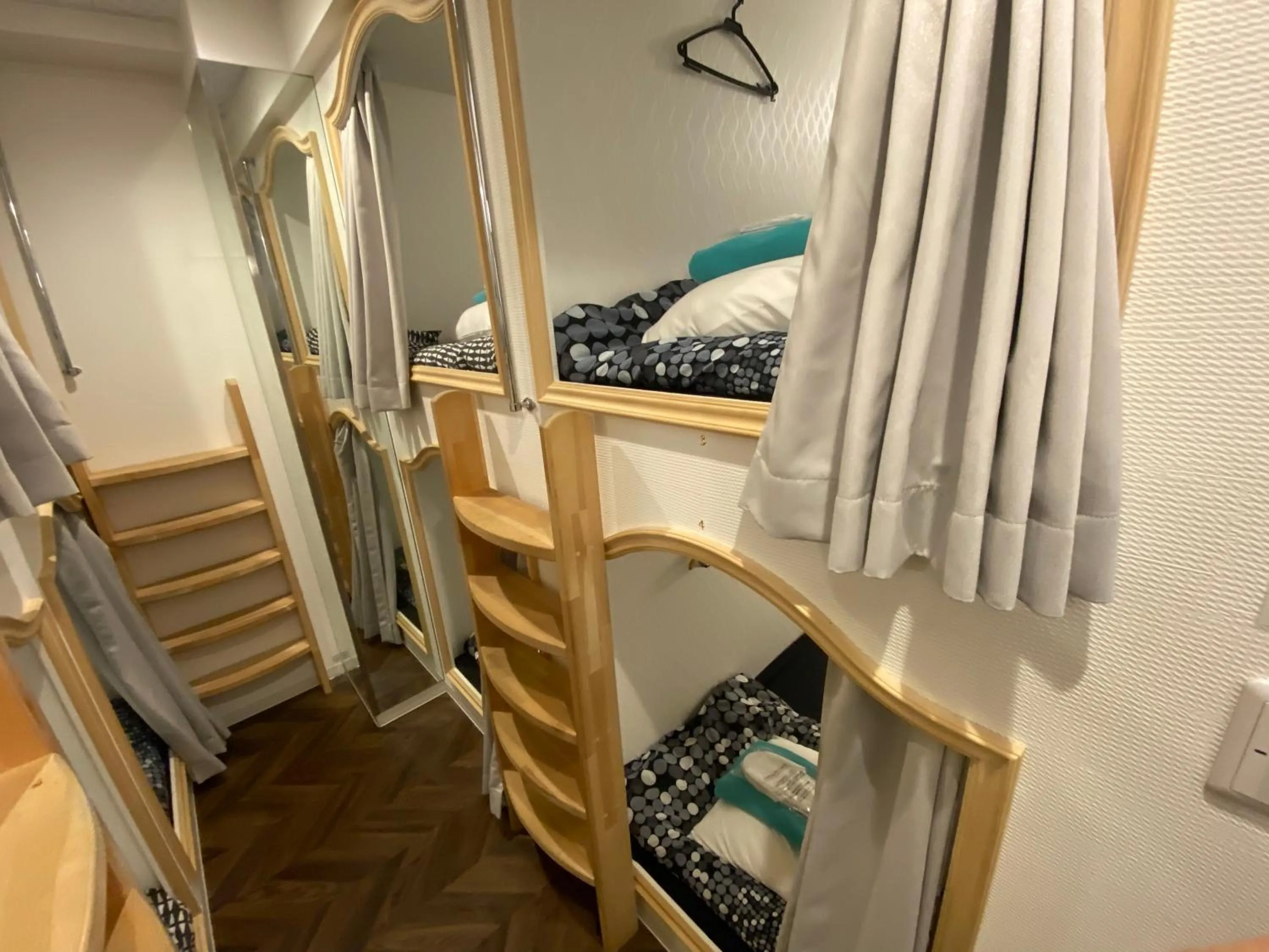 bunk bed in 54Journey 東京赤坂ホステル