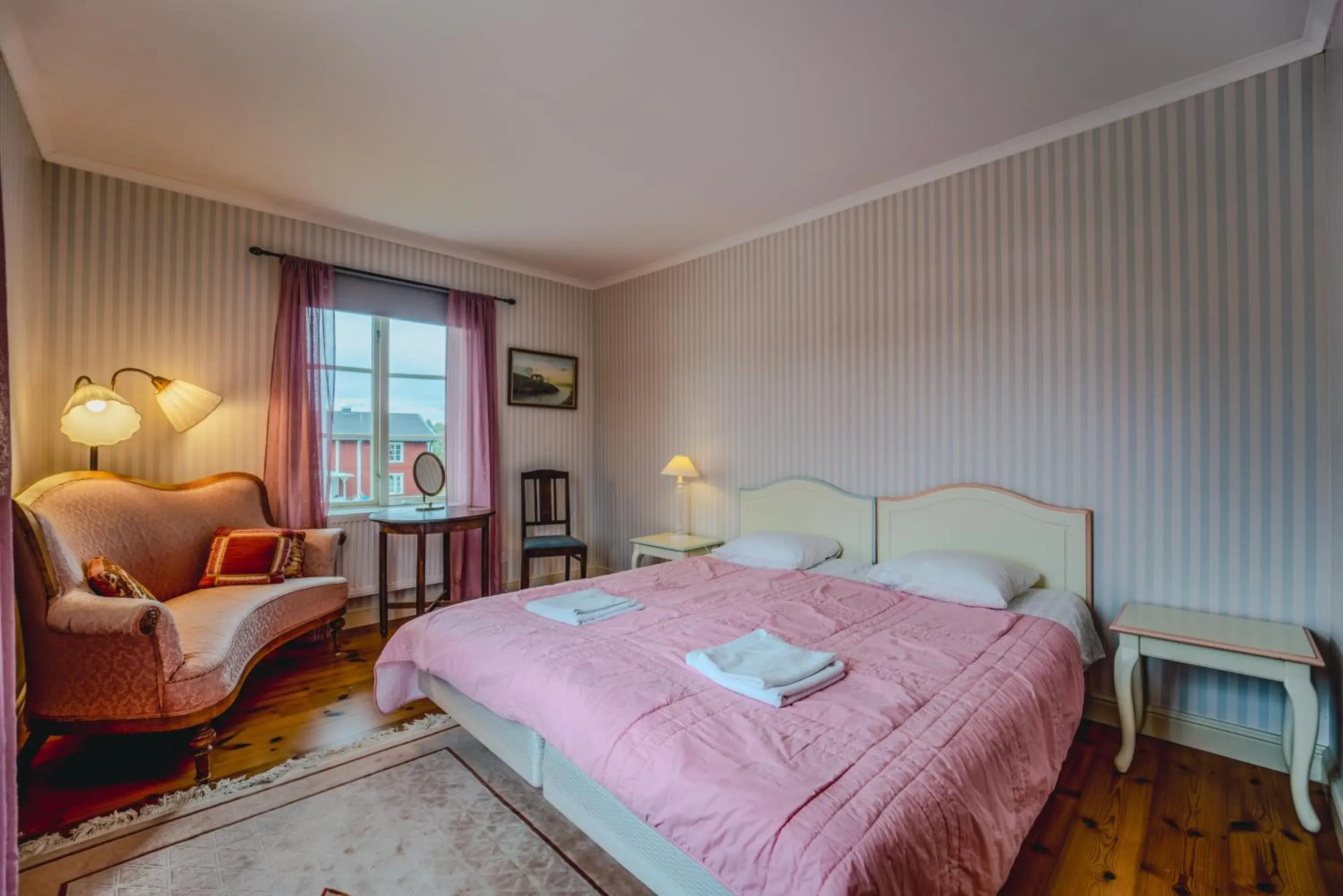 Double Room with Shower in Svaneholm Hotel Double Room with Shower in Svaneholm Hotel