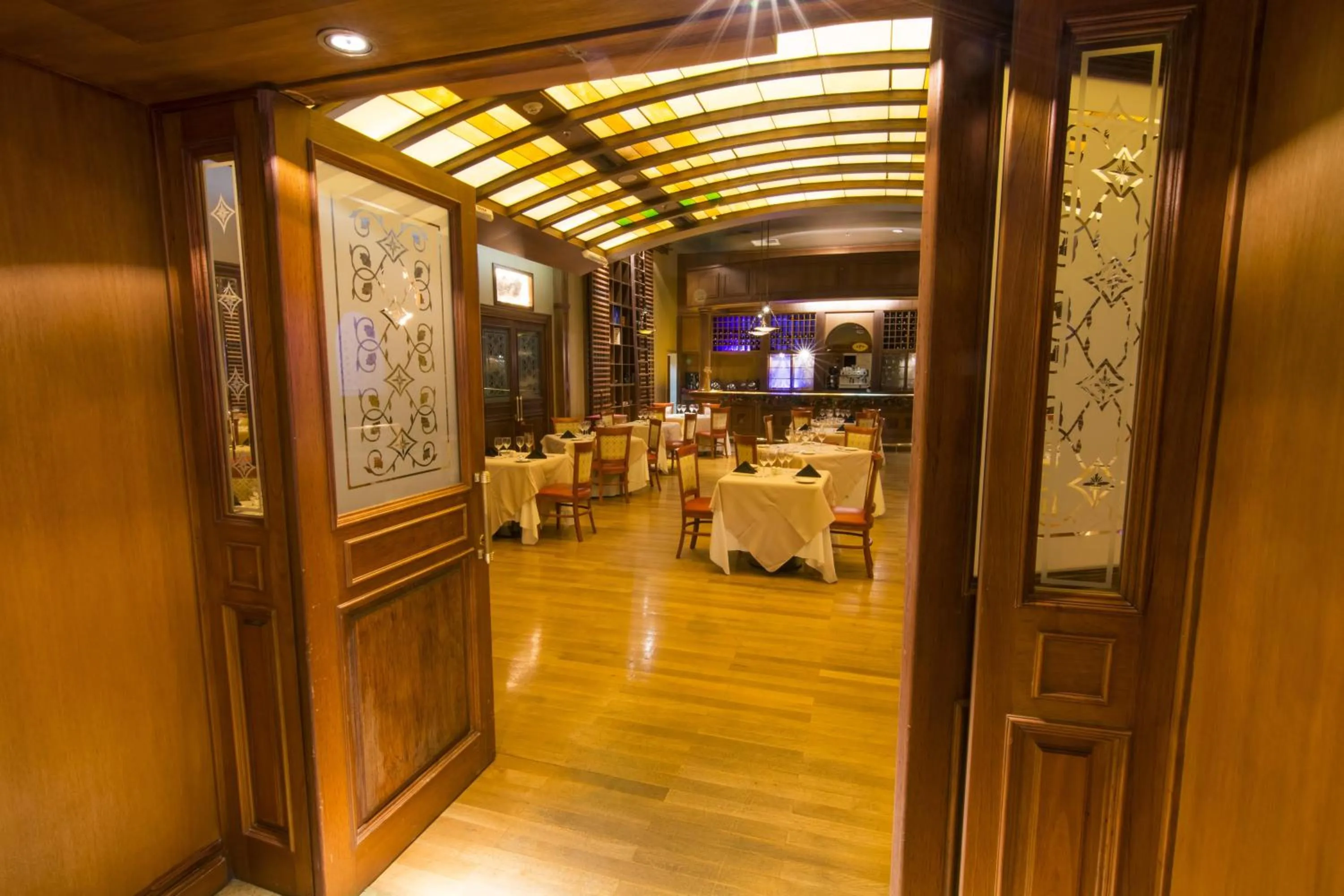 Restaurant/places to eat in Hotel Casino Magic