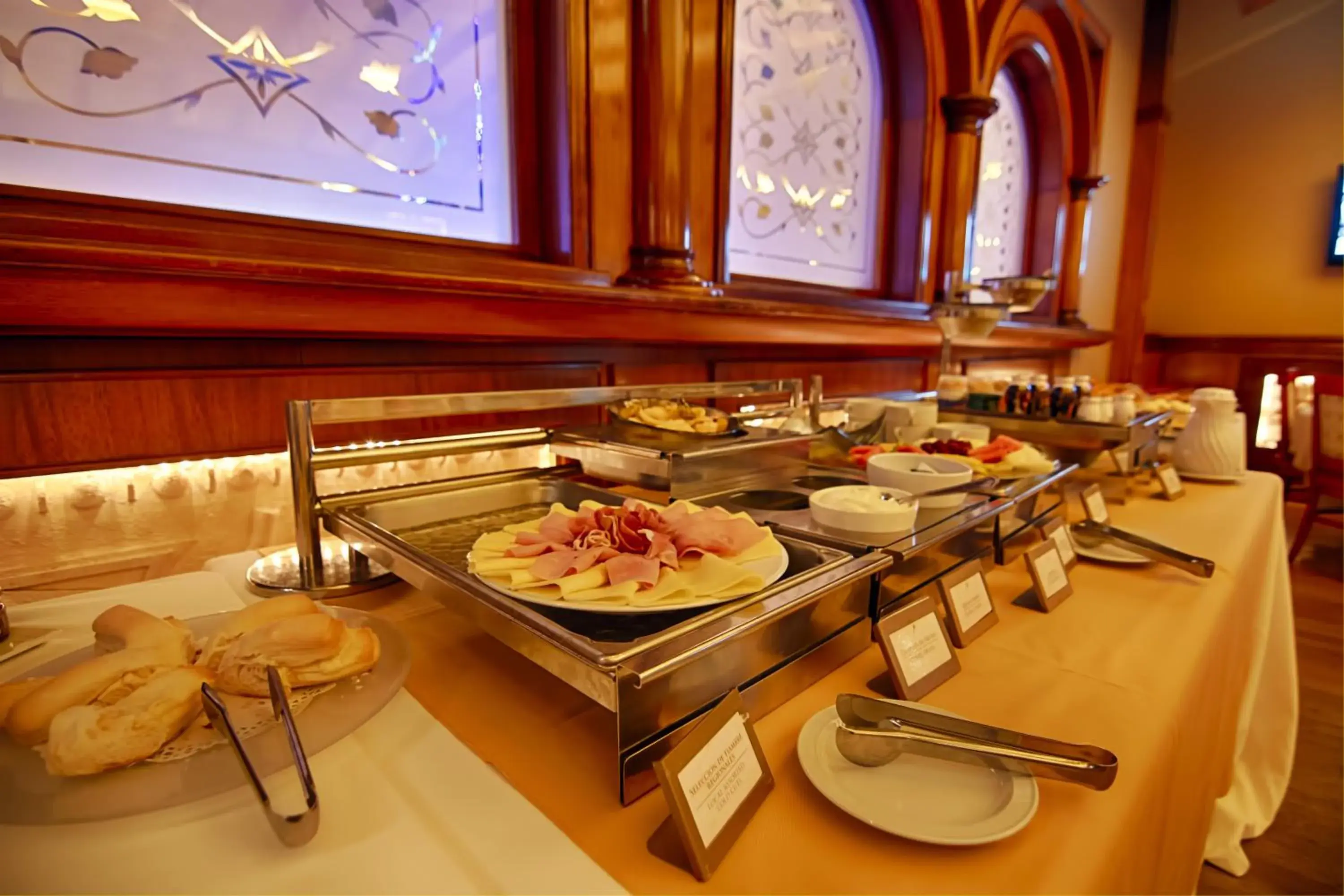 Restaurant/places to eat in Hotel Casino Magic Restaurant/places to eat in Hotel Casino Magic