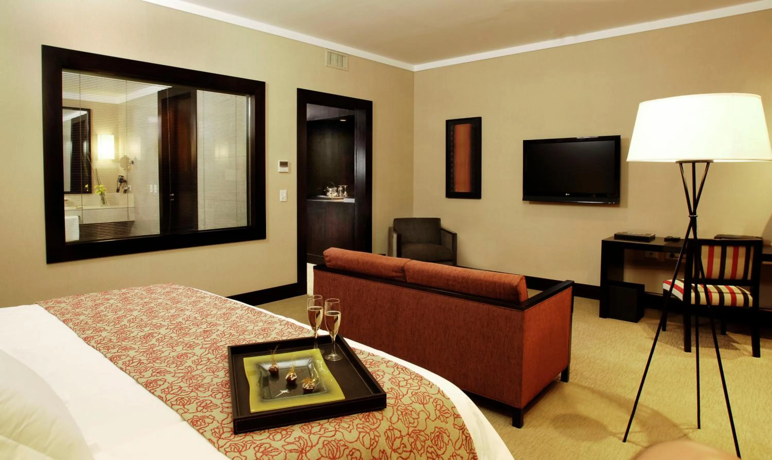 Living room, Bed in Hotel Casino Magic