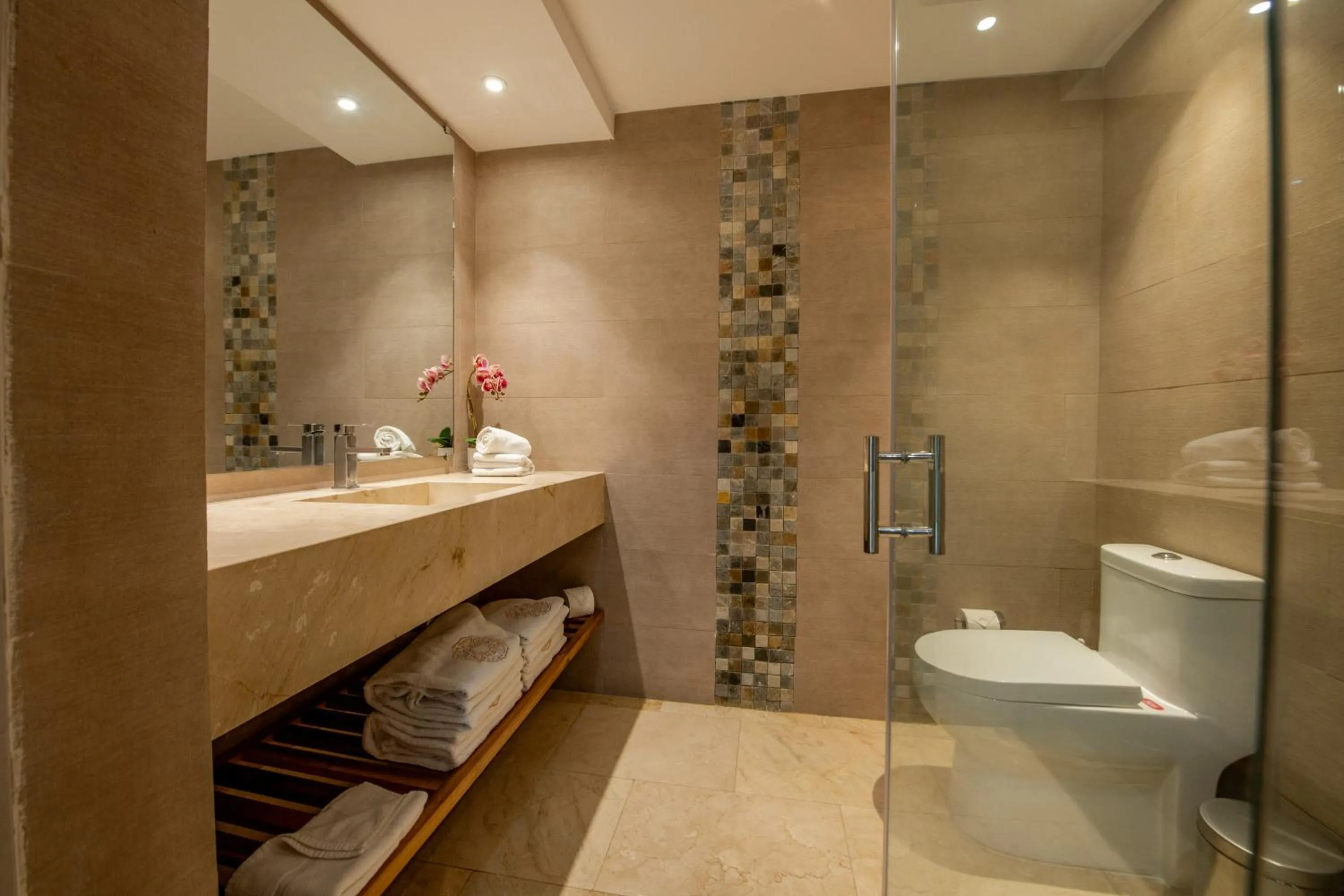 Shower in Hacienda Samana Bay Hotel