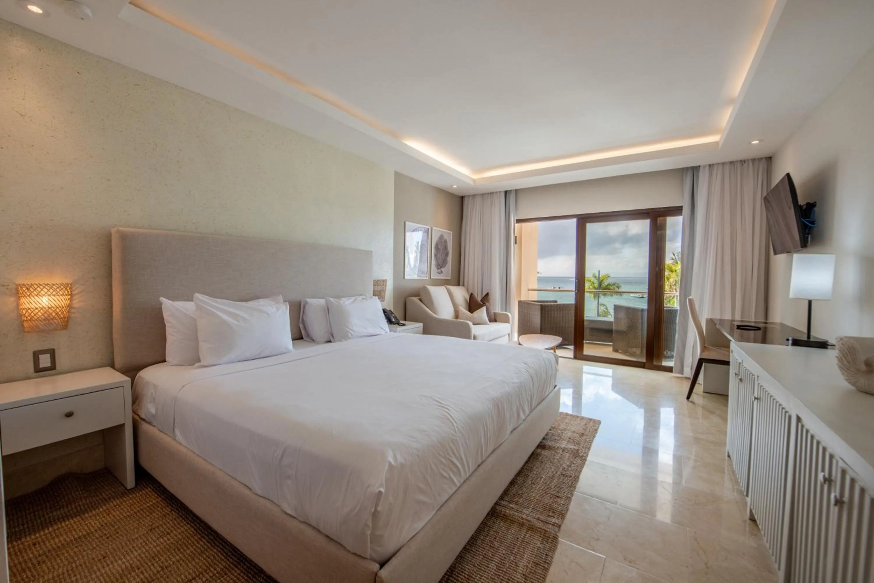 Bed in Hacienda Samana Bay Hotel