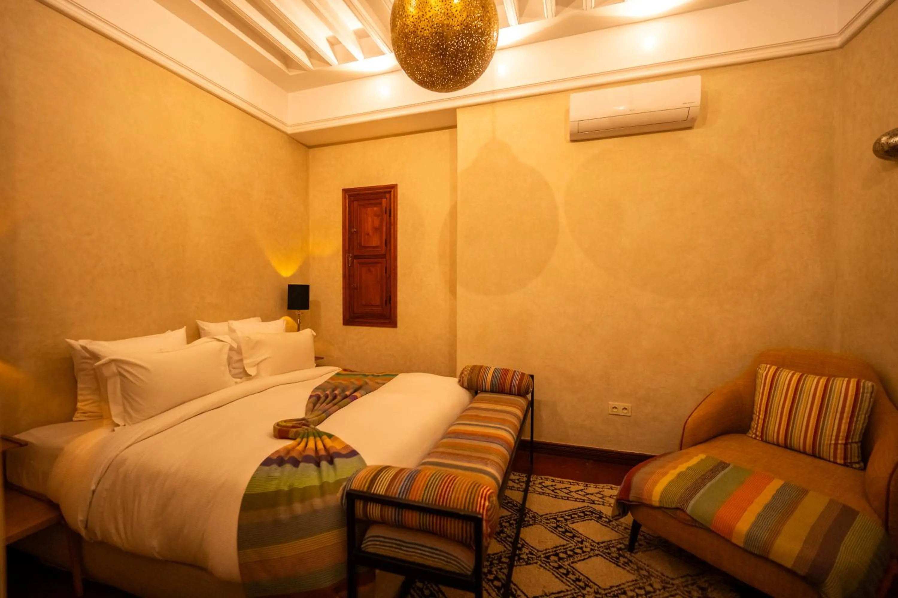 Bed in Riad Les Yeux Bleus