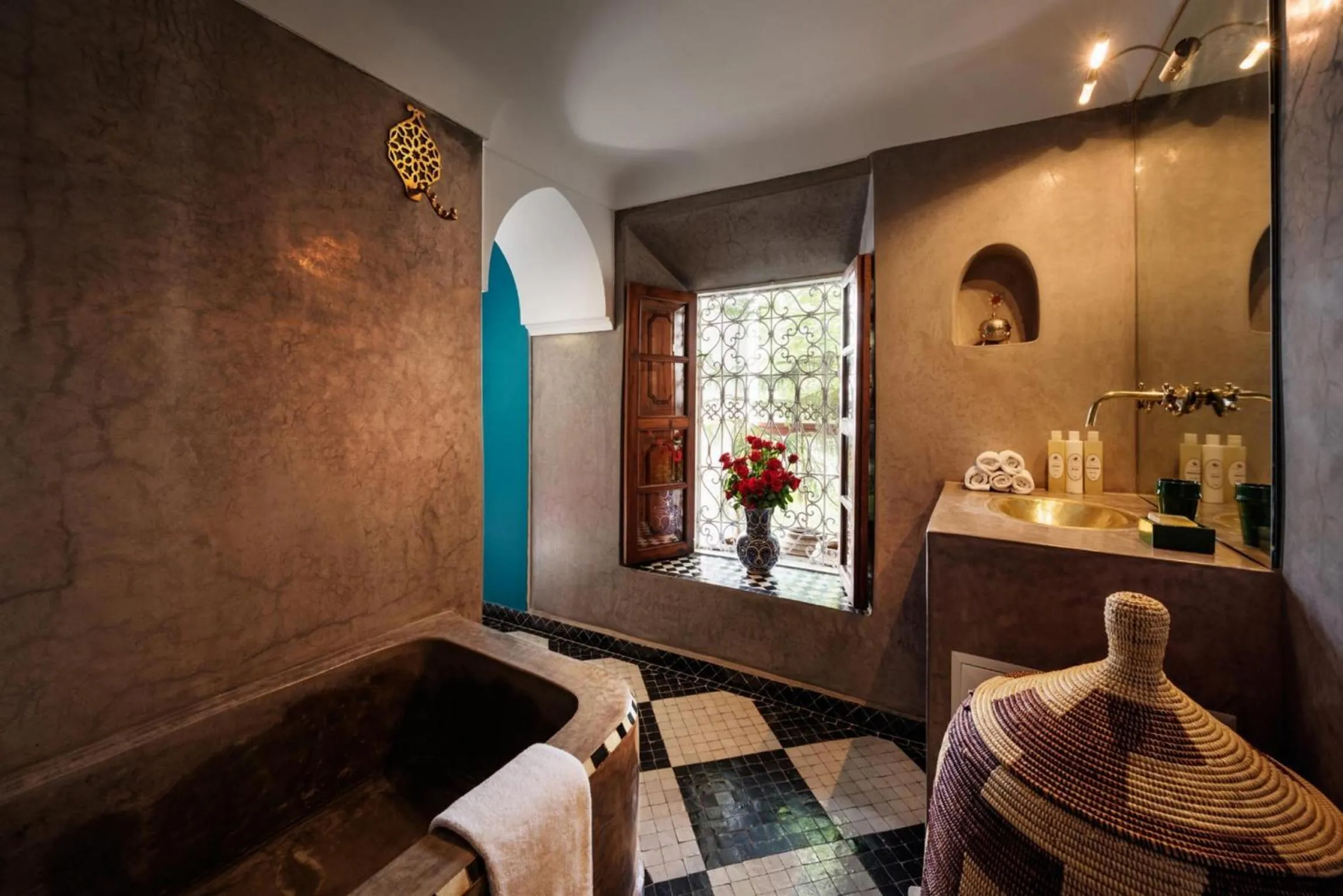 Luxury Double or Twin Room in Riad Les Yeux Bleus