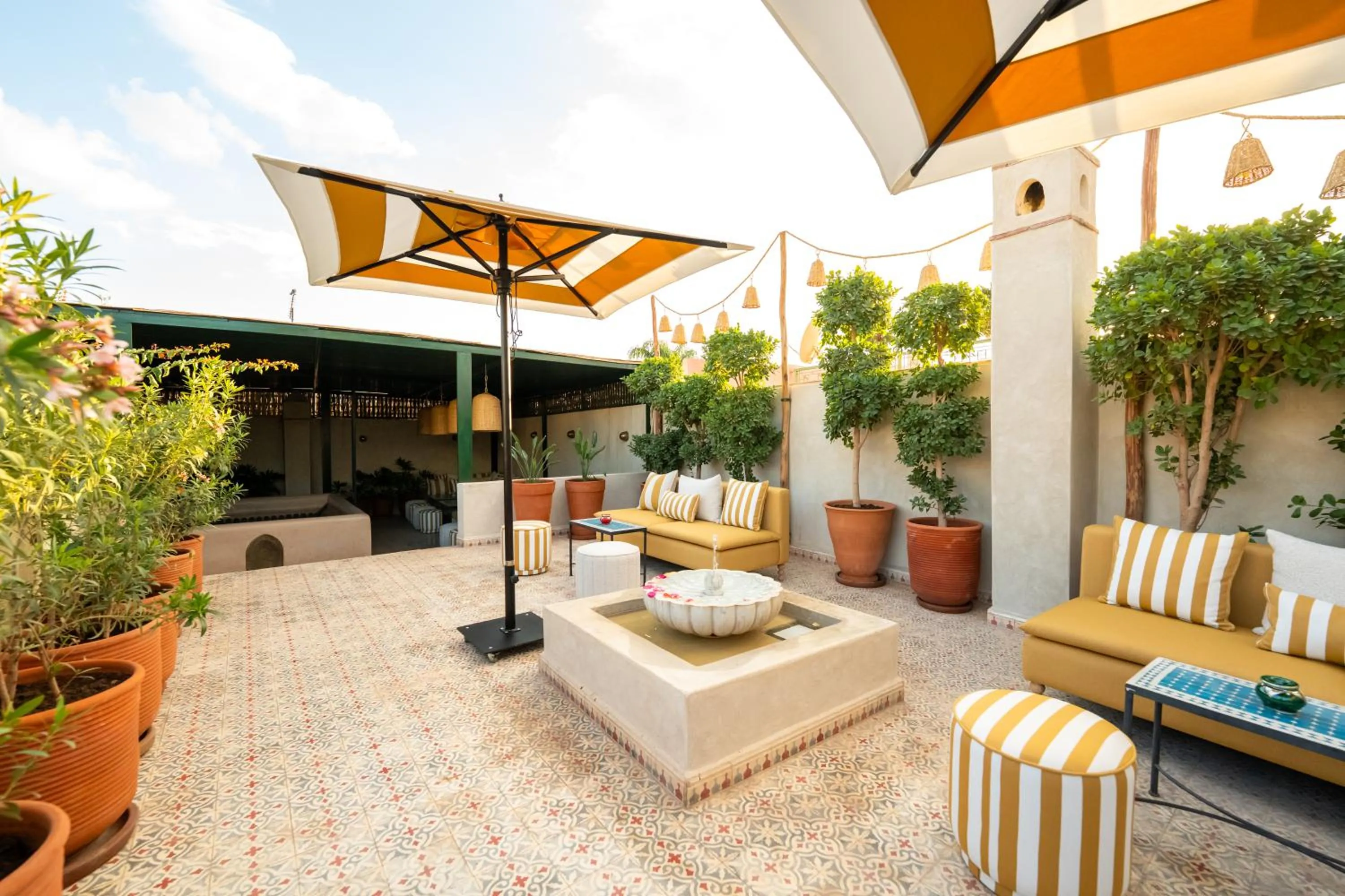 Restaurant/places to eat in Riad Les Yeux Bleus