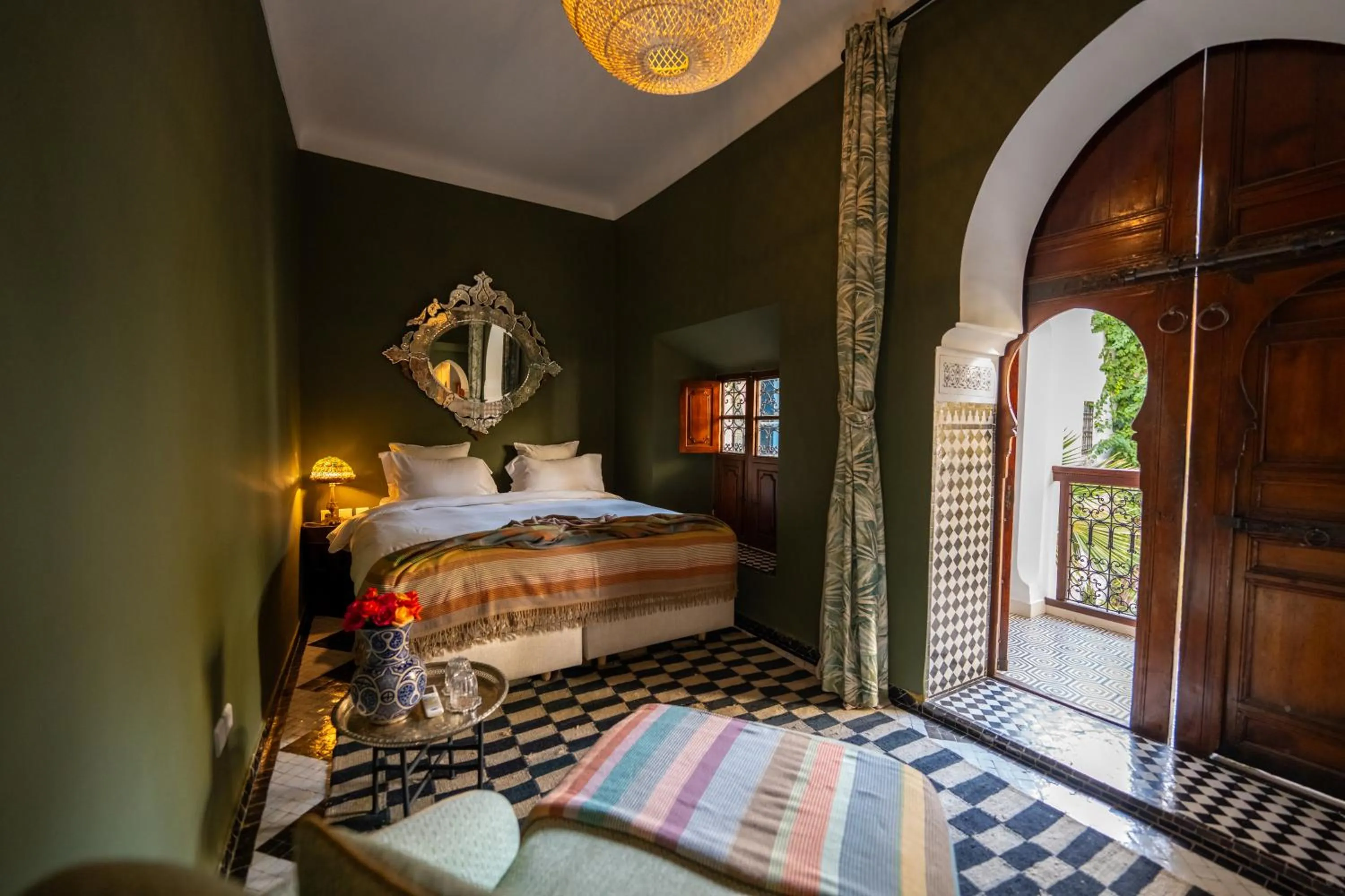 Photo of the whole room, Bed in Riad Les Yeux Bleus