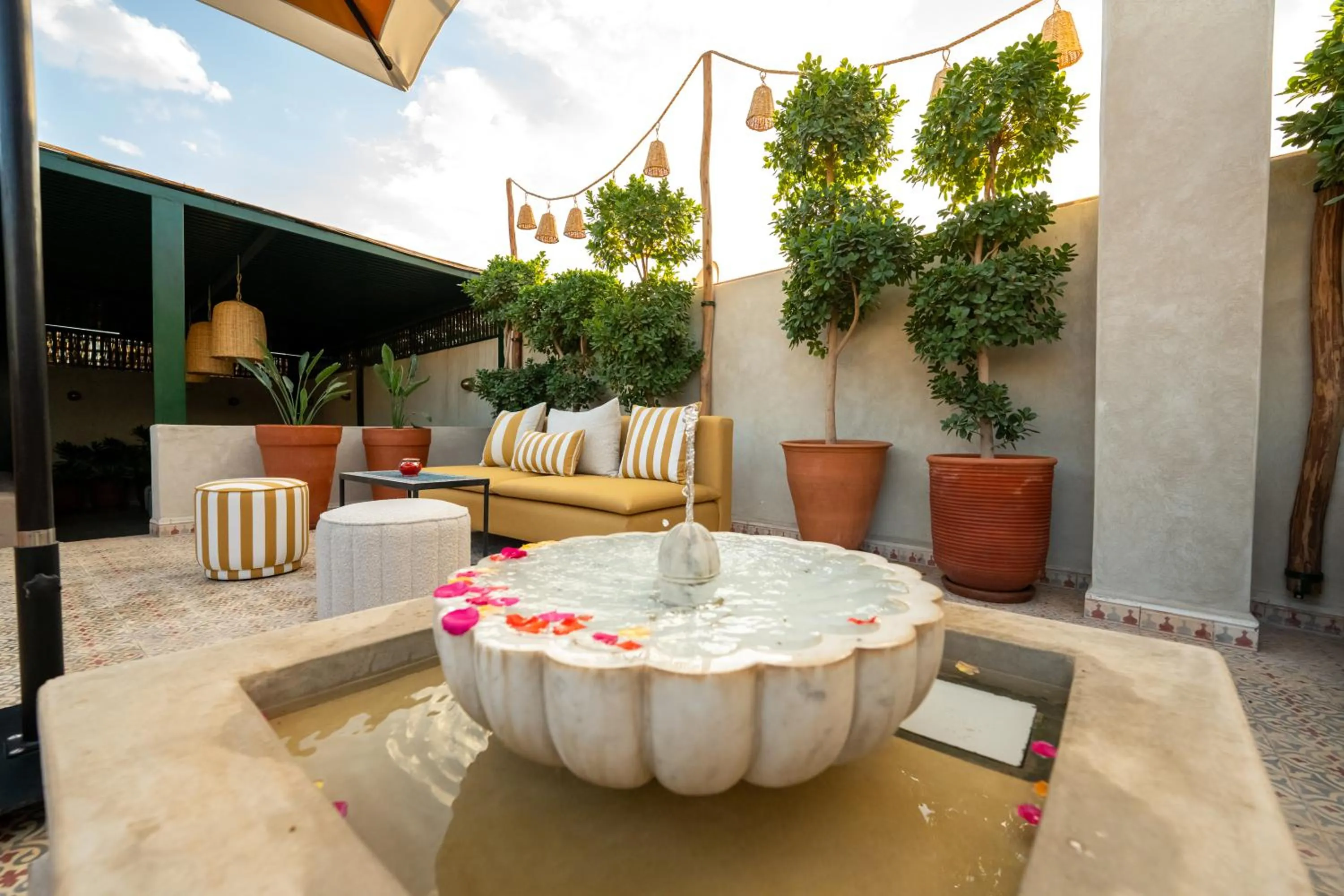 Restaurant/places to eat in Riad Les Yeux Bleus