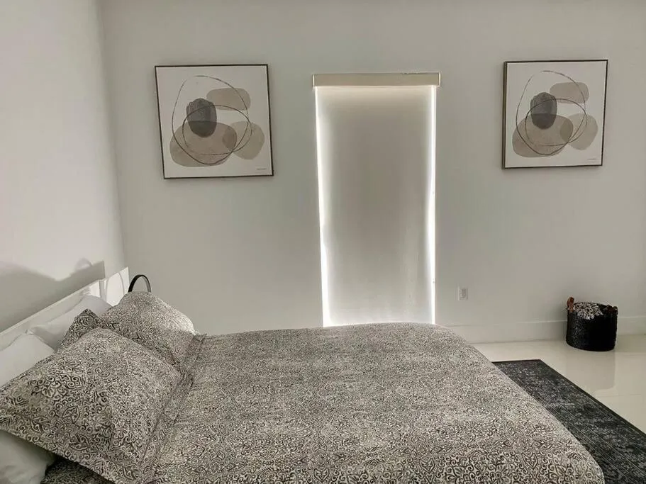 Bed in Across the Ocean few steps to beach contemporary three Bedroom townhouse